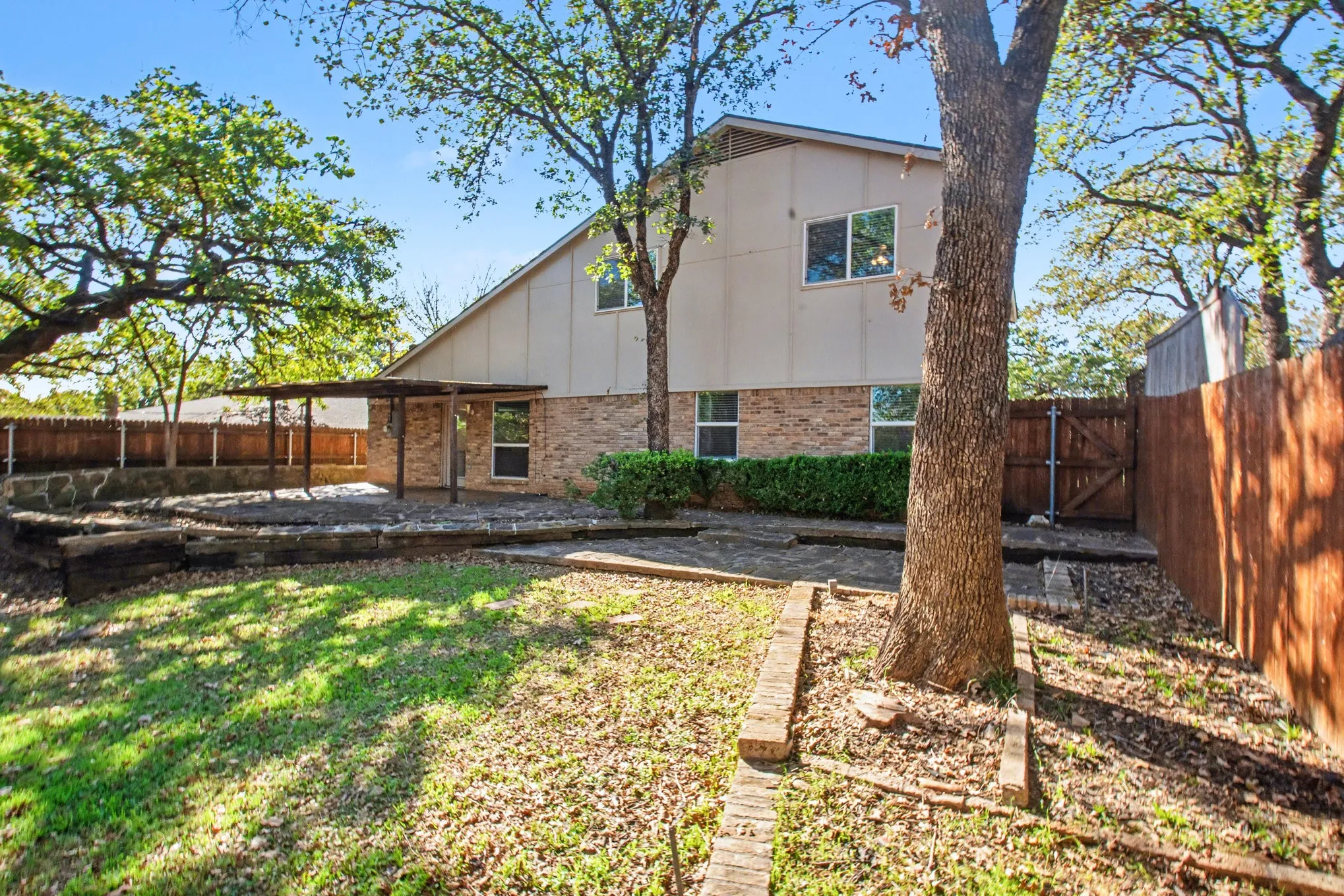 Single Family Residence For Sale in Tarrant County , 4907 Sagebrush Court, Arlington, Texas 76017, 3 Bedroom, 2 Bathroom, 2 Garage spaces, 2,548 Sqft, built in 1978, Preowned, mls#21134936, Real Estate Agent in Arlington, Homes For Sale in Tarrant county, Homes For Sale in Arlington, Realtor in Arlington Texas, Real Estate Brokerage Independent Realty Texas, Luminita Cordes Realtor