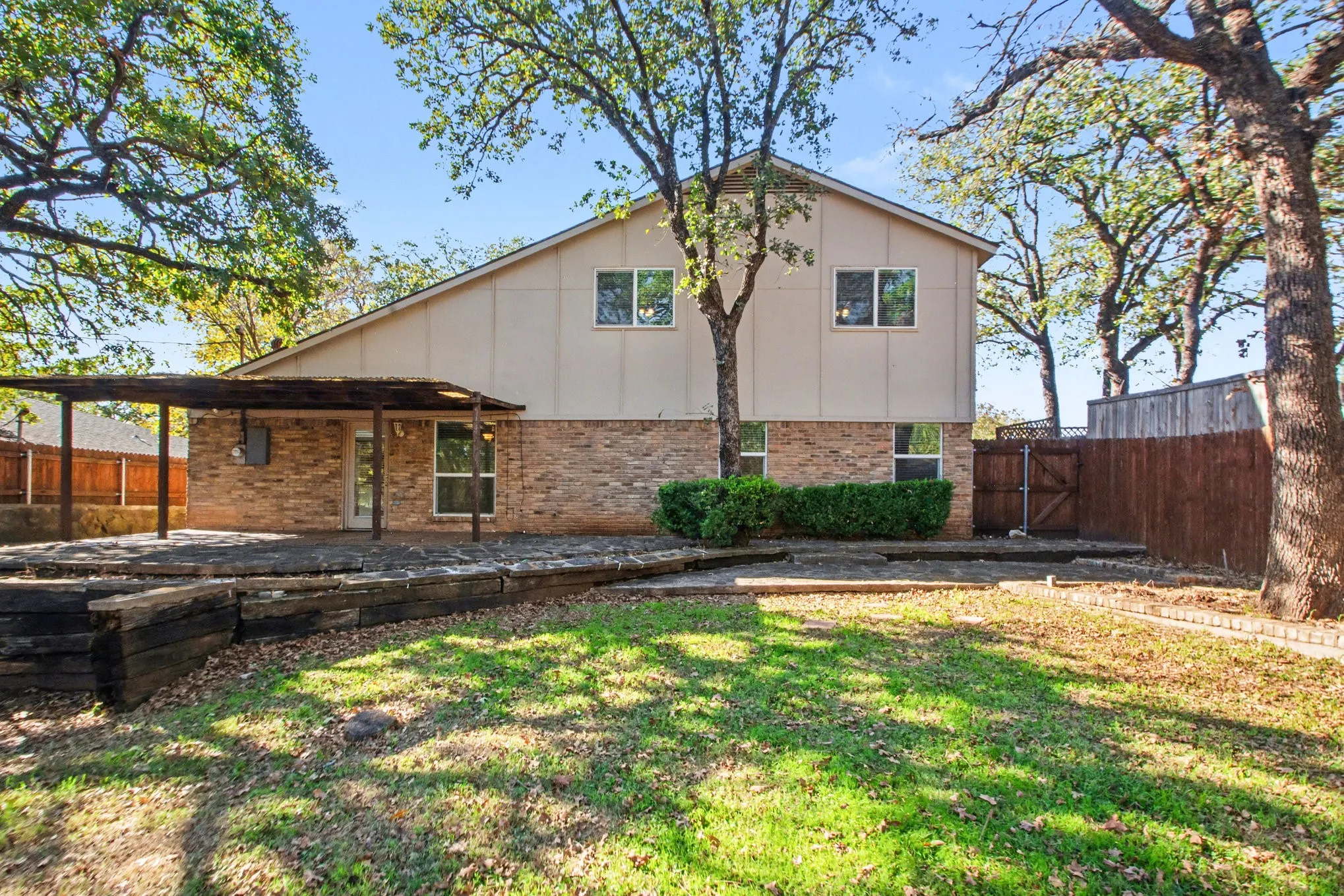 Single Family Residence For Sale in Tarrant County , 4907 Sagebrush Court, Arlington, Texas 76017, 3 Bedroom, 2 Bathroom, 2 Garage spaces, 2,548 Sqft, built in 1978, Preowned, mls#21134936, Real Estate Agent in Arlington, Homes For Sale in Tarrant county, Homes For Sale in Arlington, Realtor in Arlington Texas, Real Estate Brokerage Independent Realty Texas, Luminita Cordes Realtor