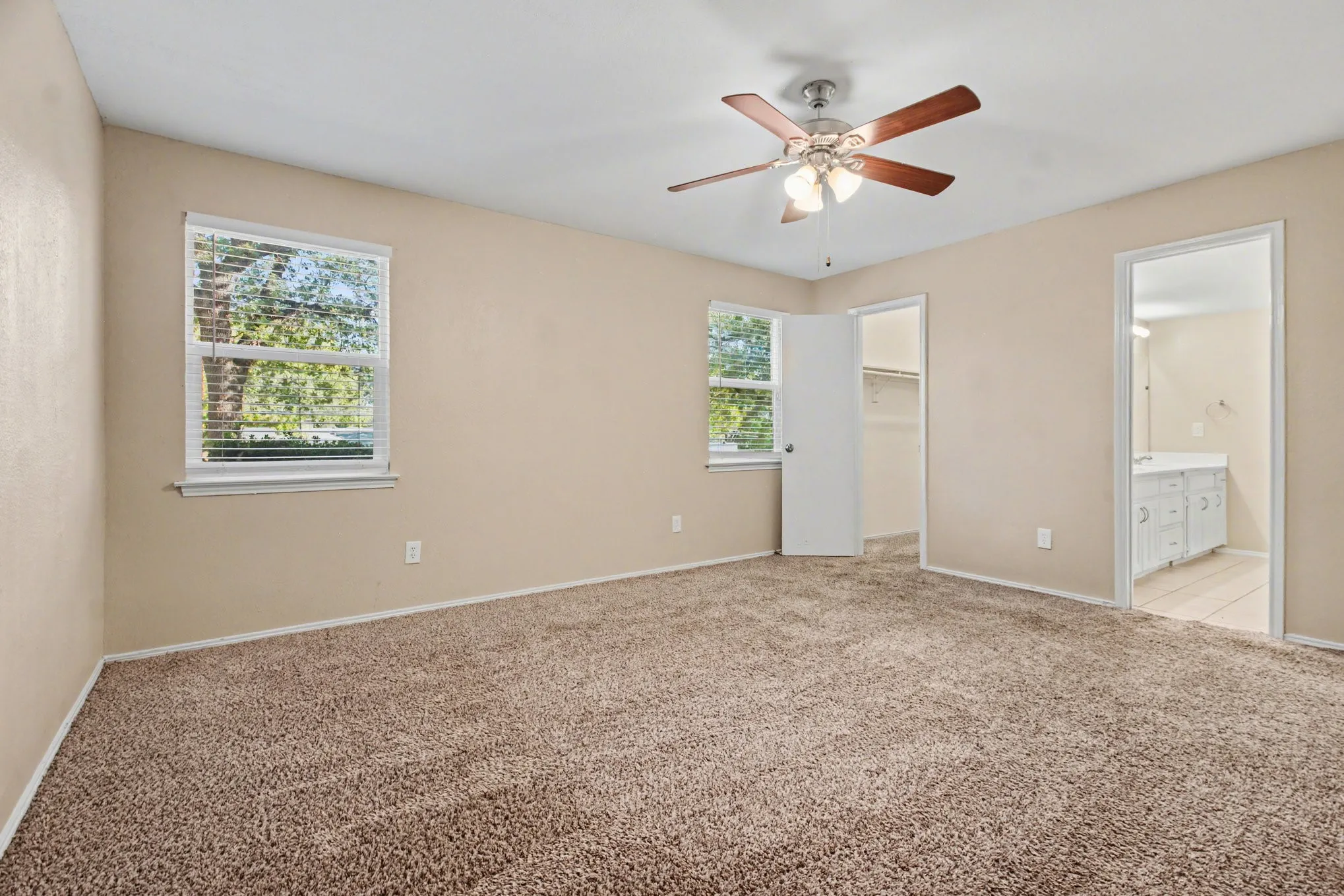 Single Family Residence For Sale in Tarrant County , 4907 Sagebrush Court, Arlington, Texas 76017, 3 Bedroom, 2 Bathroom, 2 Garage spaces, 2,548 Sqft, built in 1978, Preowned, mls#21134936, Real Estate Agent in Arlington, Homes For Sale in Tarrant county, Homes For Sale in Arlington, Realtor in Arlington Texas, Real Estate Brokerage Independent Realty Texas, Luminita Cordes Realtor
