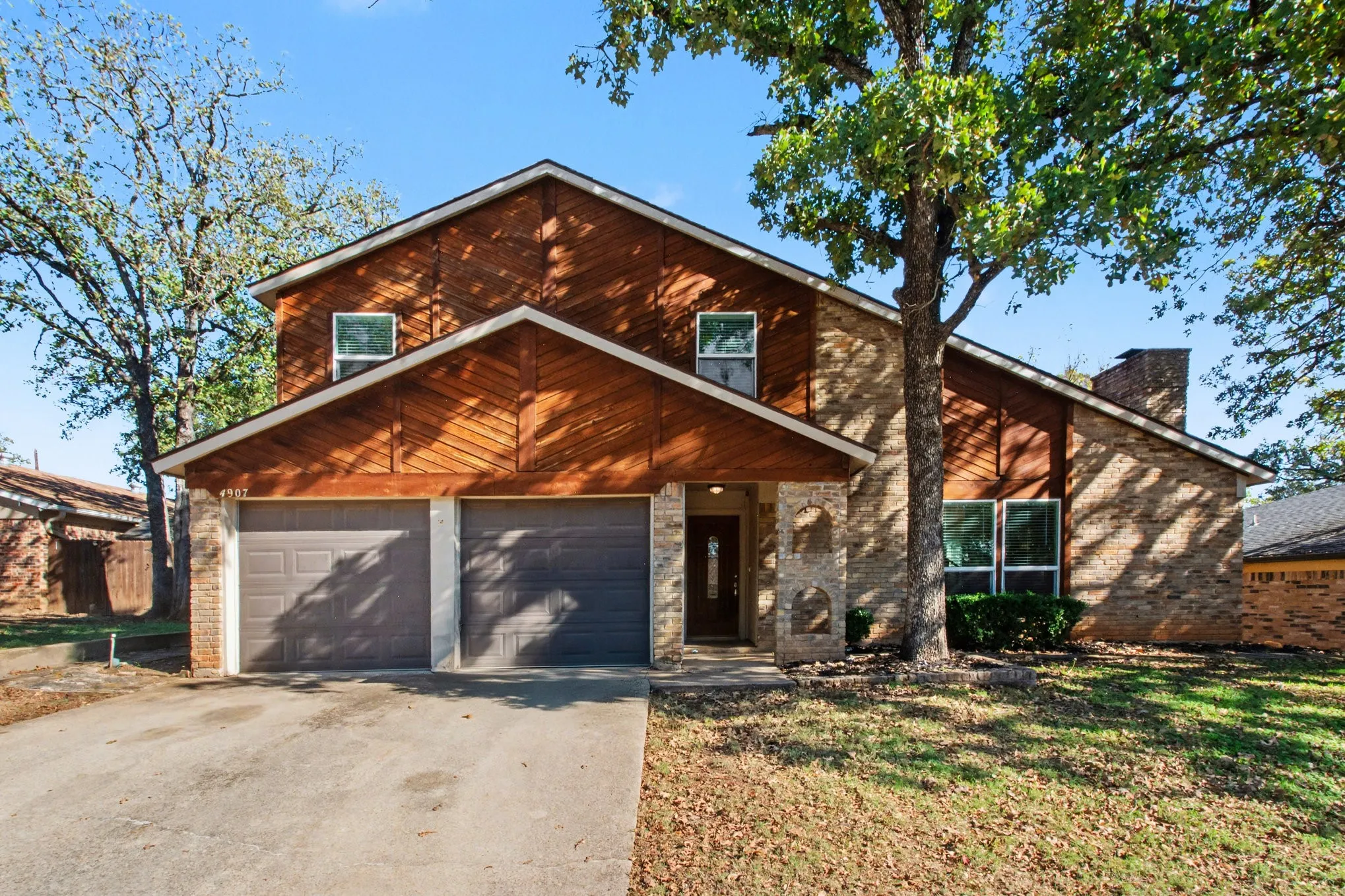 Single Family Residence For Sale in Tarrant County , 4907 Sagebrush Court, Arlington, Texas 76017, 3 Bedroom, 2 Bathroom, 2 Garage spaces, 2,548 Sqft, built in 1978, Preowned, mls#21134936, Real Estate Agent in Arlington, Homes For Sale in Tarrant county, Homes For Sale in Arlington, Realtor in Arlington Texas, Real Estate Brokerage Independent Realty Texas, Luminita Cordes Realtor