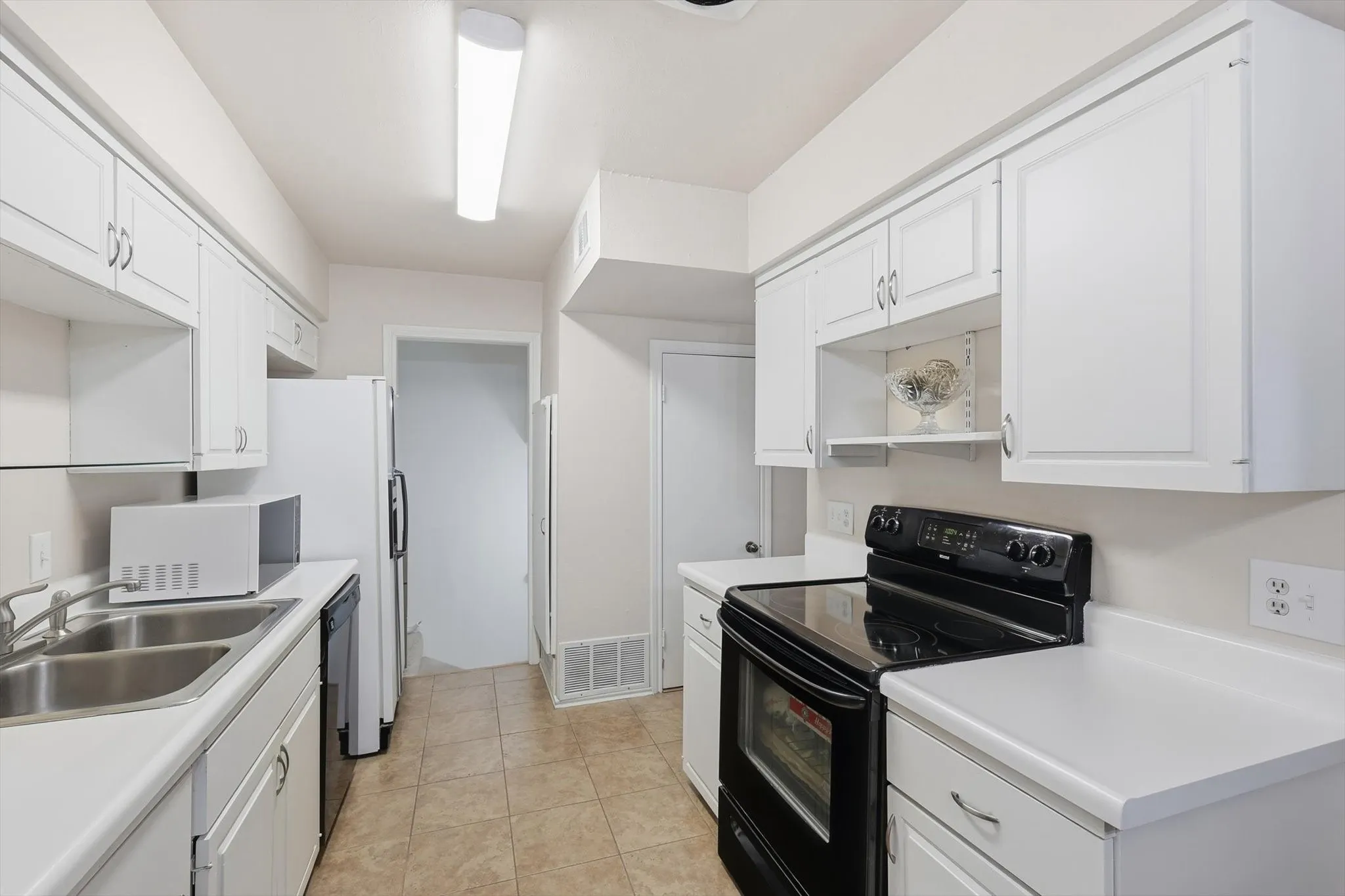 Condominium For Sale in Collin County , 2646 Custer Parkway D, Richardson, Texas 75080, 3 Bedroom, 3 Bathroom, Garage spaces, 1,824 Sqft, built in 1973, Price $275,000, mls#21133140, Real Estate Agent in Richardson, Homes For Sale in Collin county, Homes For Sale in Richardson, Realtor in Richardson Texas, Real Estate Brokerage Independent Realty Texas, Luminita Cordes Realtor