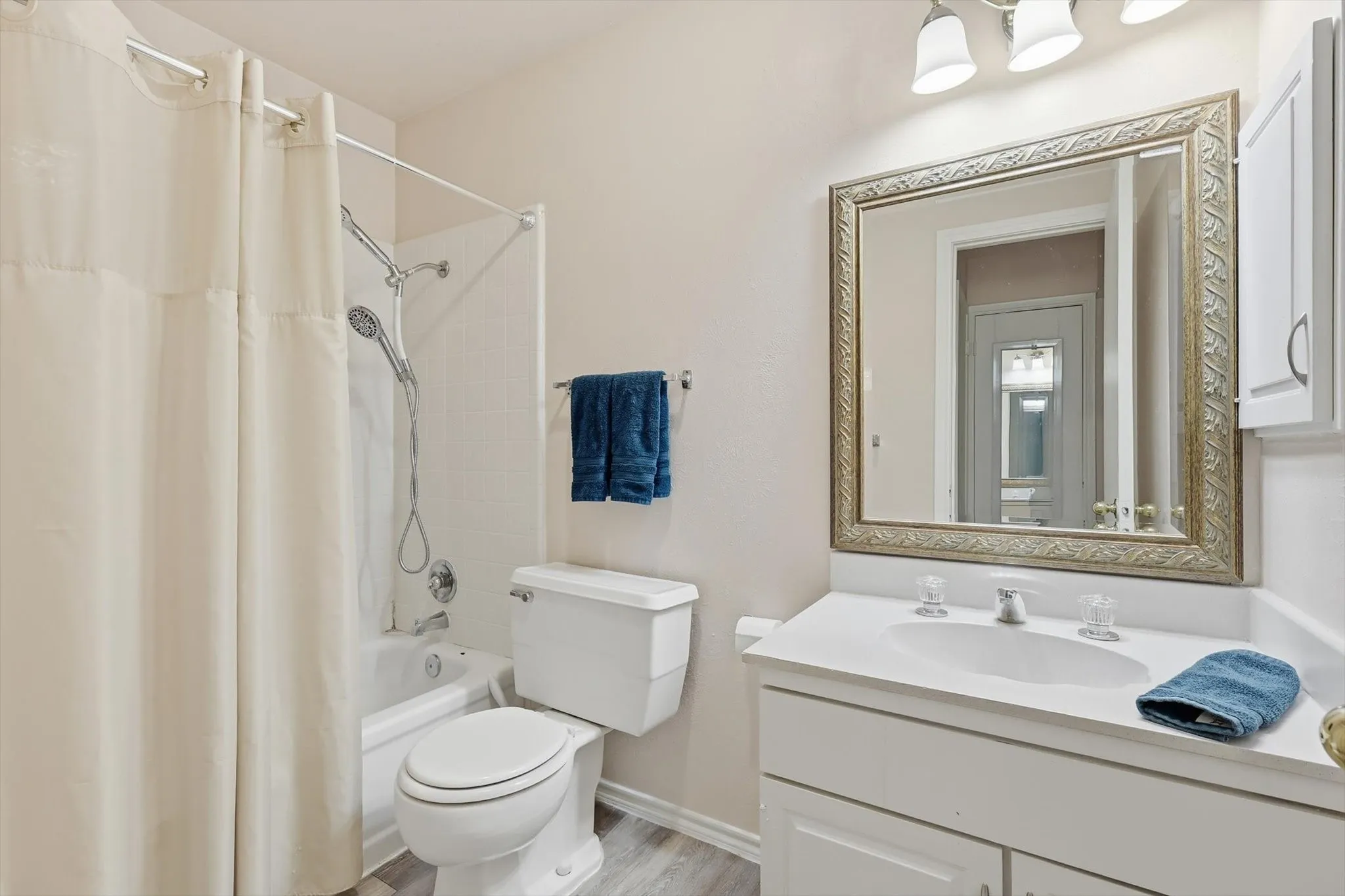 Condominium For Sale in Collin County , 2646 Custer Parkway D, Richardson, Texas 75080, 3 Bedroom, 3 Bathroom, Garage spaces, 1,824 Sqft, built in 1973, Price $275,000, mls#21133140, Real Estate Agent in Richardson, Homes For Sale in Collin county, Homes For Sale in Richardson, Realtor in Richardson Texas, Real Estate Brokerage Independent Realty Texas, Luminita Cordes Realtor