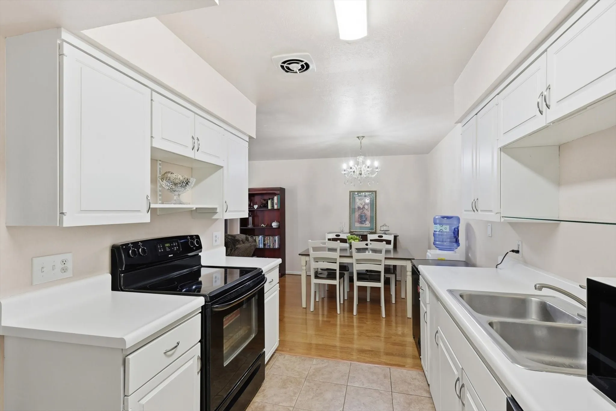 Condominium For Sale in Collin County , 2646 Custer Parkway D, Richardson, Texas 75080, 3 Bedroom, 3 Bathroom, Garage spaces, 1,824 Sqft, built in 1973, Price $275,000, mls#21133140, Real Estate Agent in Richardson, Homes For Sale in Collin county, Homes For Sale in Richardson, Realtor in Richardson Texas, Real Estate Brokerage Independent Realty Texas, Luminita Cordes Realtor