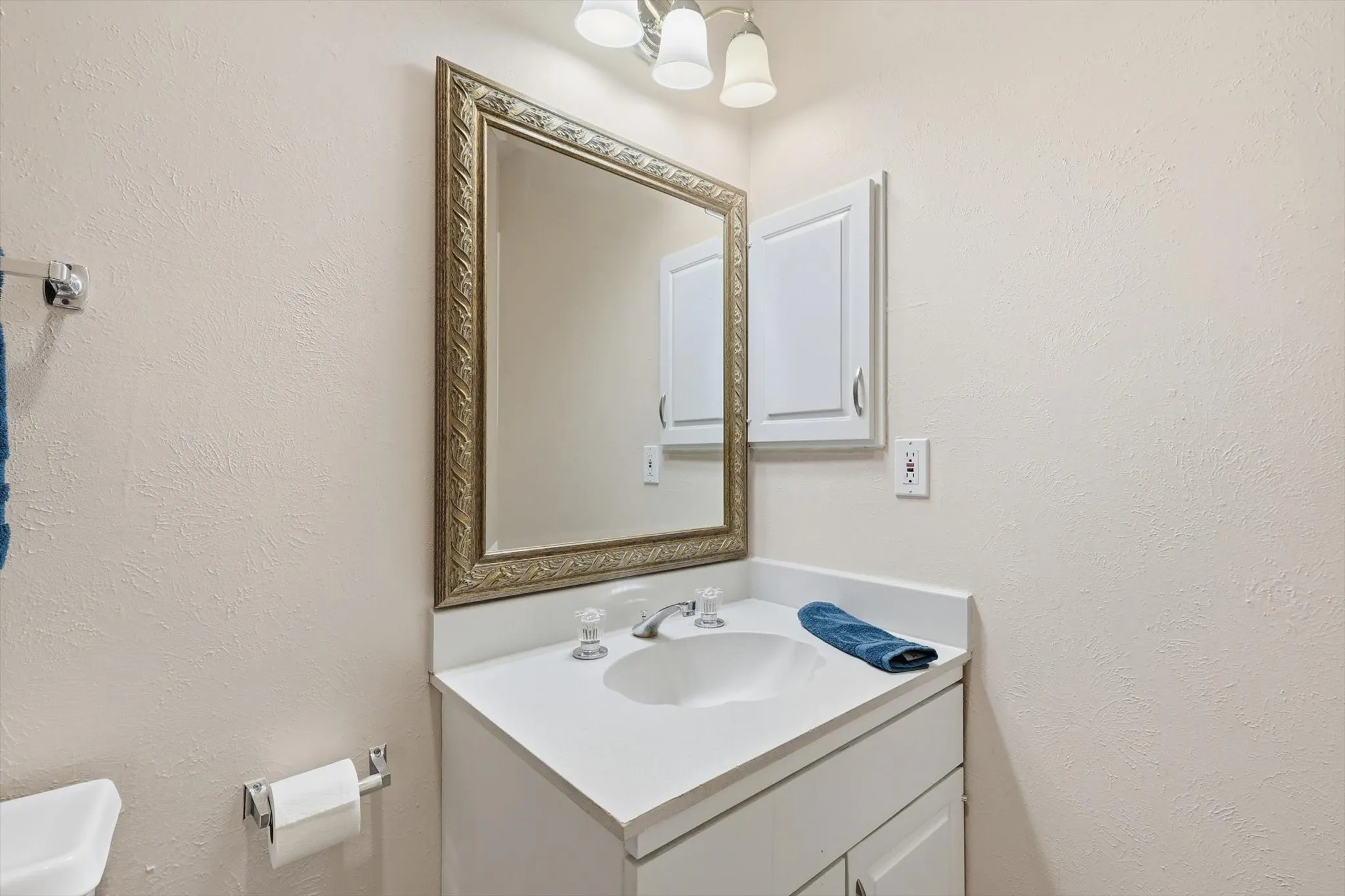 Condominium For Sale in Collin County , 2646 Custer Parkway D, Richardson, Texas 75080, 3 Bedroom, 3 Bathroom, Garage spaces, 1,824 Sqft, built in 1973, Price $275,000, mls#21133140, Real Estate Agent in Richardson, Homes For Sale in Collin county, Homes For Sale in Richardson, Realtor in Richardson Texas, Real Estate Brokerage Independent Realty Texas, Luminita Cordes Realtor