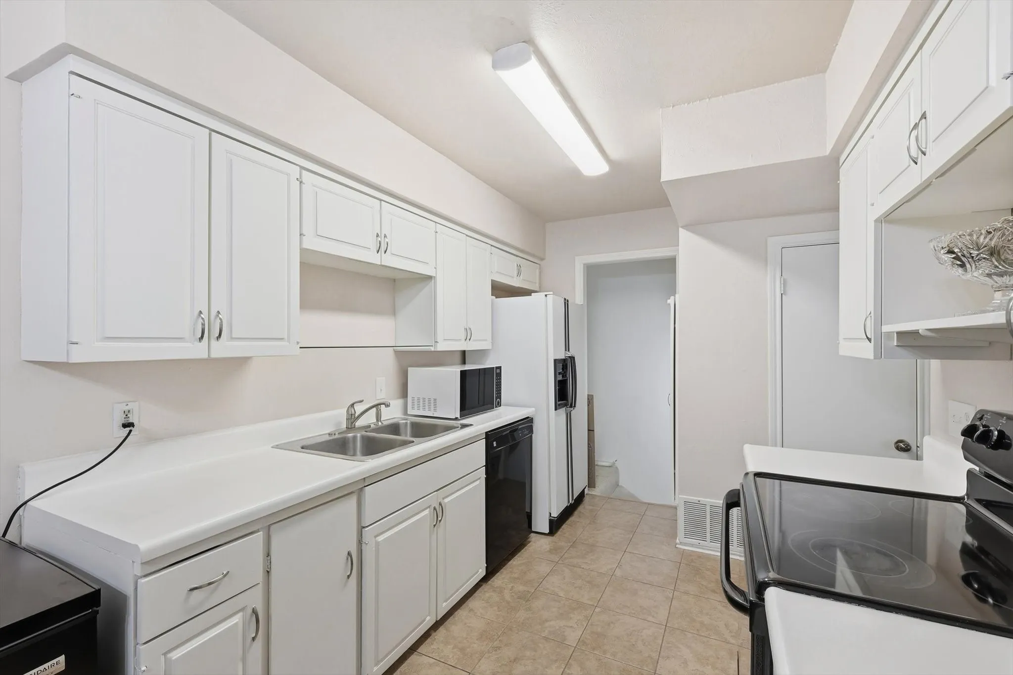 Condominium For Sale in Collin County , 2646 Custer Parkway D, Richardson, Texas 75080, 3 Bedroom, 3 Bathroom, Garage spaces, 1,824 Sqft, built in 1973, Price $275,000, mls#21133140, Real Estate Agent in Richardson, Homes For Sale in Collin county, Homes For Sale in Richardson, Realtor in Richardson Texas, Real Estate Brokerage Independent Realty Texas, Luminita Cordes Realtor