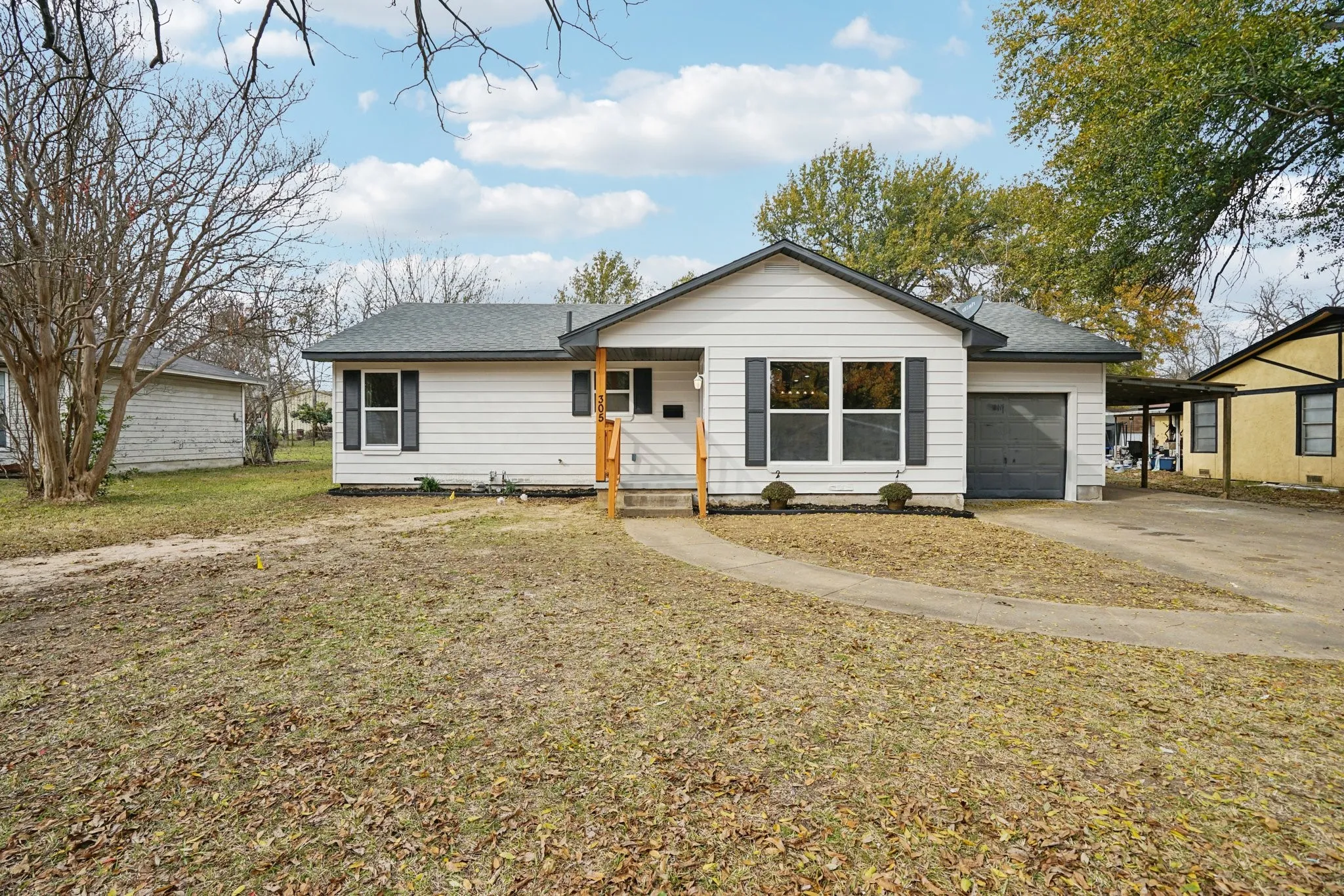 Single Family Residence For Sale in Kaufman County , 305 Westvue Street, Terrell, Texas 75160, 3 Bedroom, 2 Bathroom, 1 Garage spaces, 1,772 Sqft, built in 1954, mls#21134957, Real Estate Agent in Terrell, Homes For Sale in Kaufman county, Homes For Sale in Terrell, Realtor in Terrell Texas, Real Estate Brokerage Independent Realty Texas, Luminita Cordes Realtor