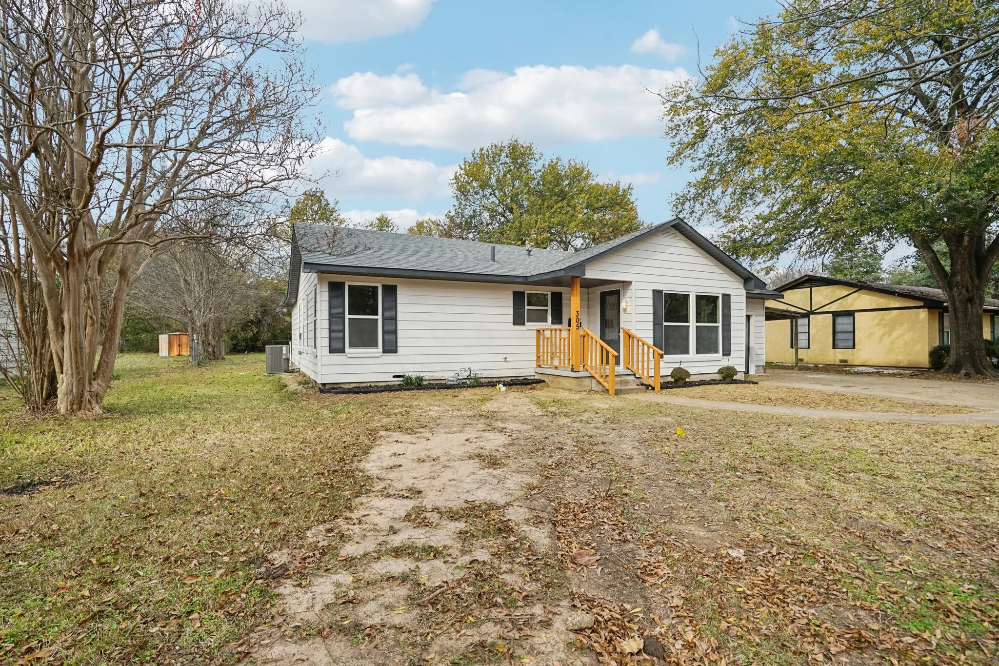 Single Family Residence For Sale in Kaufman County , 305 Westvue Street, Terrell, Texas 75160, 3 Bedroom, 2 Bathroom, 1 Garage spaces, 1,772 Sqft, built in 1954, mls#21134957, Real Estate Agent in Terrell, Homes For Sale in Kaufman county, Homes For Sale in Terrell, Realtor in Terrell Texas, Real Estate Brokerage Independent Realty Texas, Luminita Cordes Realtor