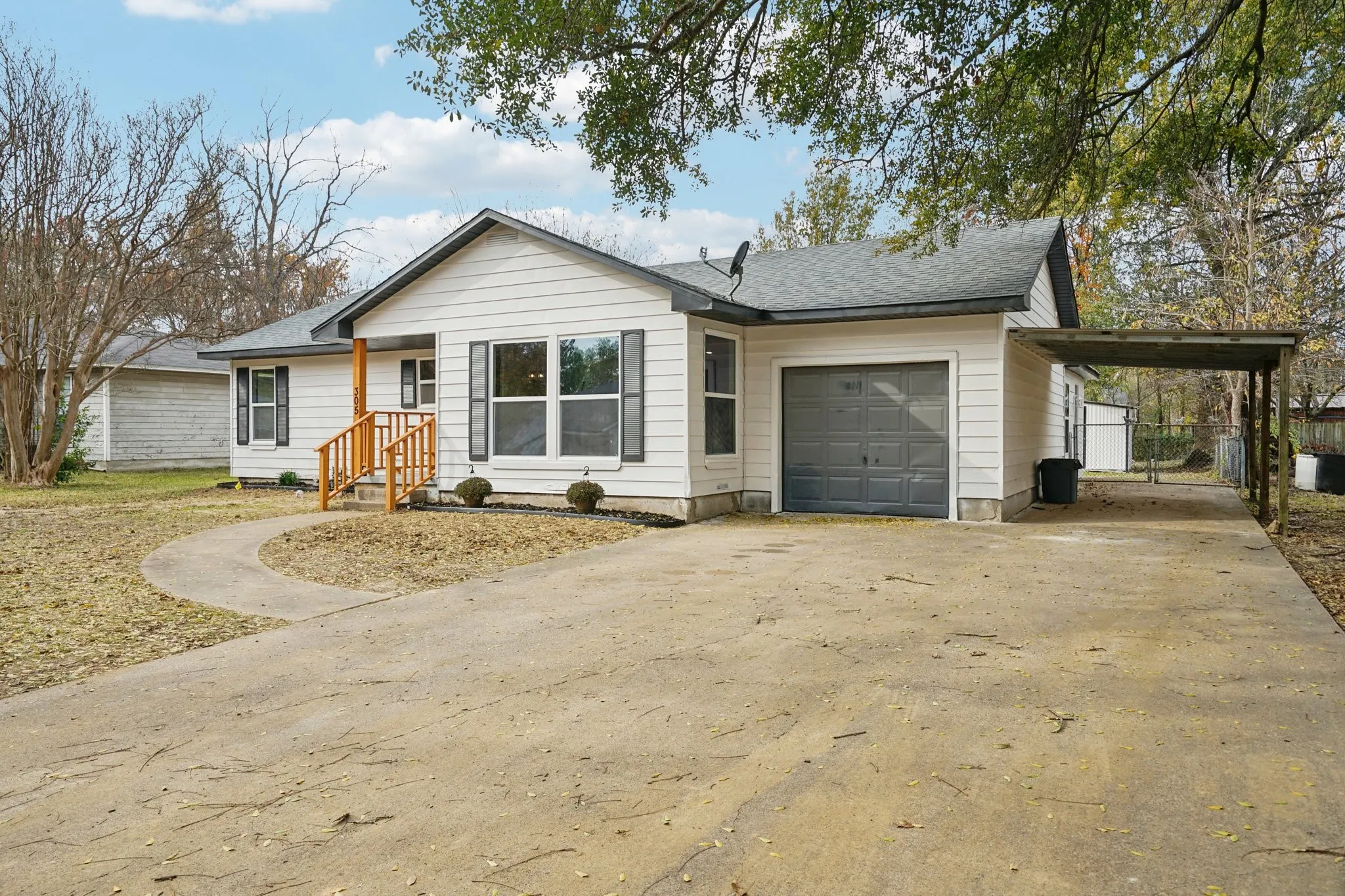 Single Family Residence For Sale in Kaufman County , 305 Westvue Street, Terrell, Texas 75160, 3 Bedroom, 2 Bathroom, 1 Garage spaces, 1,772 Sqft, built in 1954, mls#21134957, Real Estate Agent in Terrell, Homes For Sale in Kaufman county, Homes For Sale in Terrell, Realtor in Terrell Texas, Real Estate Brokerage Independent Realty Texas, Luminita Cordes Realtor