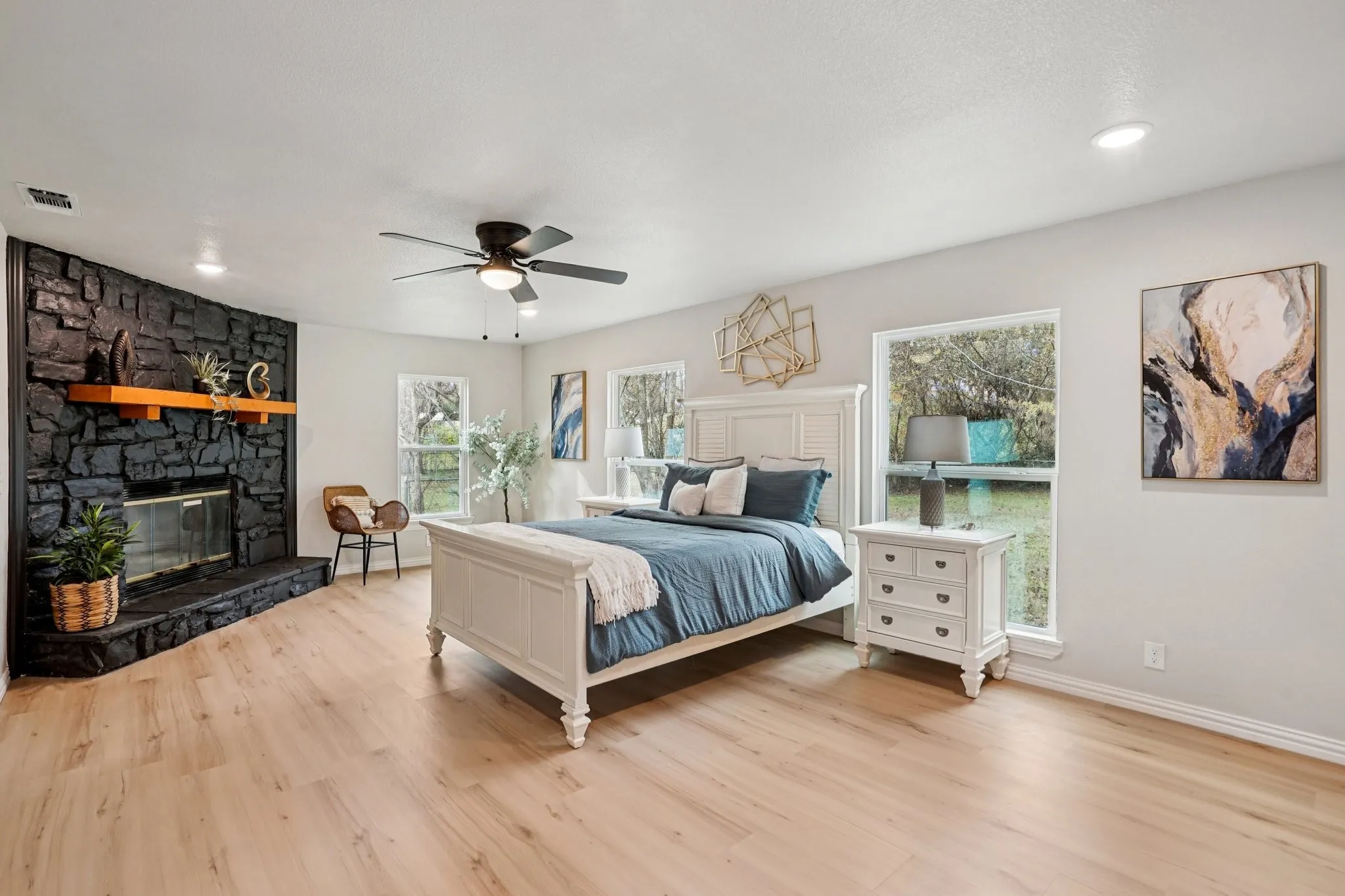 Single Family Residence For Sale in Kaufman County , 305 Westvue Street, Terrell, Texas 75160, 3 Bedroom, 2 Bathroom, 1 Garage spaces, 1,772 Sqft, built in 1954, mls#21134957, Real Estate Agent in Terrell, Homes For Sale in Kaufman county, Homes For Sale in Terrell, Realtor in Terrell Texas, Real Estate Brokerage Independent Realty Texas, Luminita Cordes Realtor