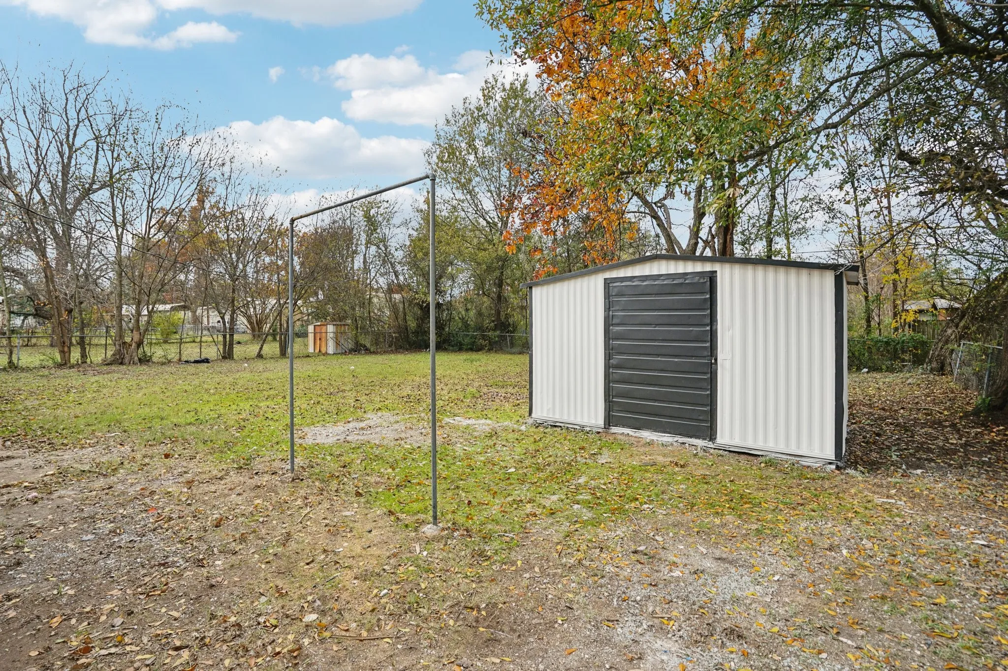 Single Family Residence For Sale in Kaufman County , 305 Westvue Street, Terrell, Texas 75160, 3 Bedroom, 2 Bathroom, 1 Garage spaces, 1,772 Sqft, built in 1954, mls#21134957, Real Estate Agent in Terrell, Homes For Sale in Kaufman county, Homes For Sale in Terrell, Realtor in Terrell Texas, Real Estate Brokerage Independent Realty Texas, Luminita Cordes Realtor