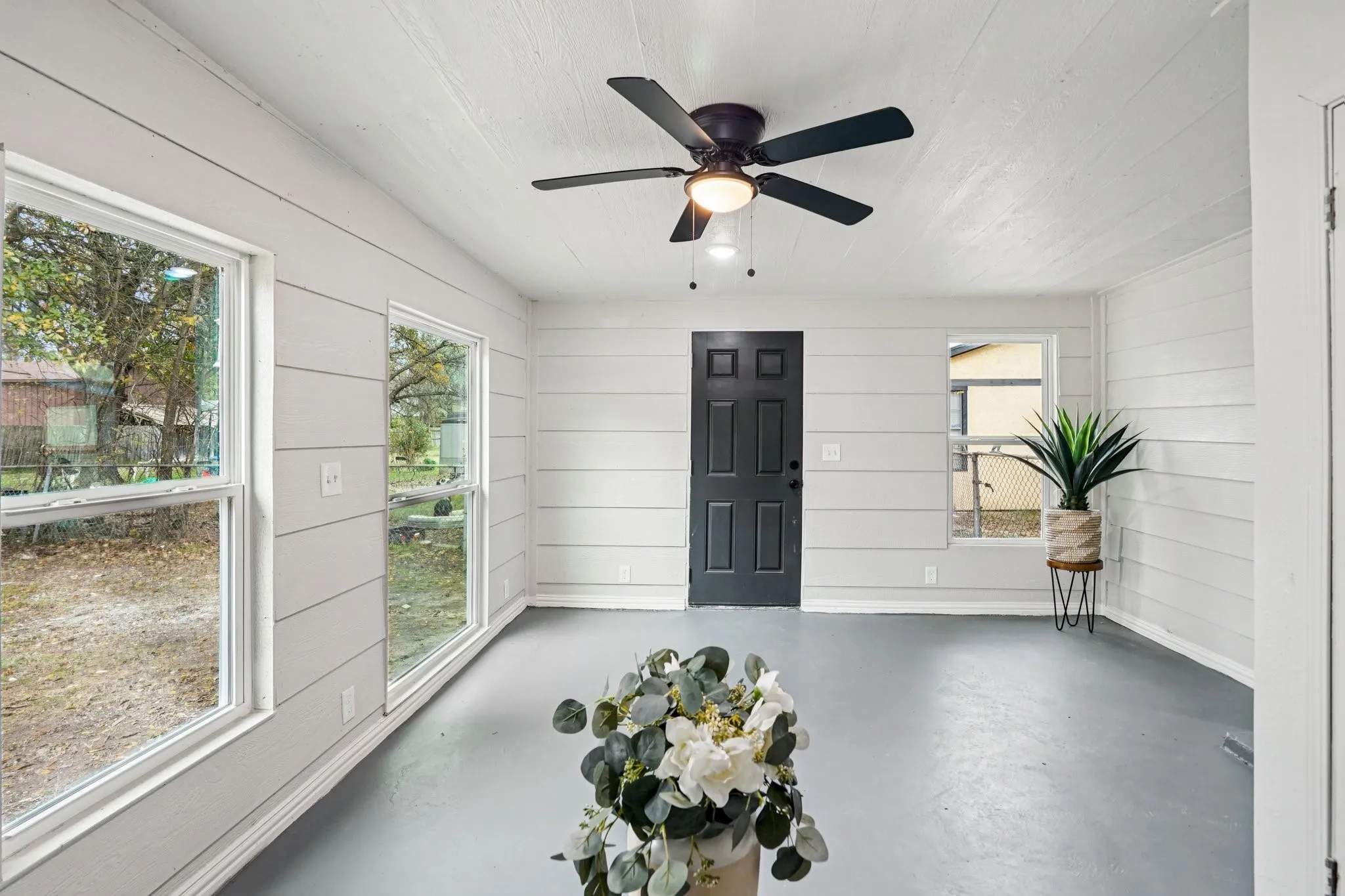 Single Family Residence For Sale in Kaufman County , 305 Westvue Street, Terrell, Texas 75160, 3 Bedroom, 2 Bathroom, 1 Garage spaces, 1,772 Sqft, built in 1954, mls#21134957, Real Estate Agent in Terrell, Homes For Sale in Kaufman county, Homes For Sale in Terrell, Realtor in Terrell Texas, Real Estate Brokerage Independent Realty Texas, Luminita Cordes Realtor