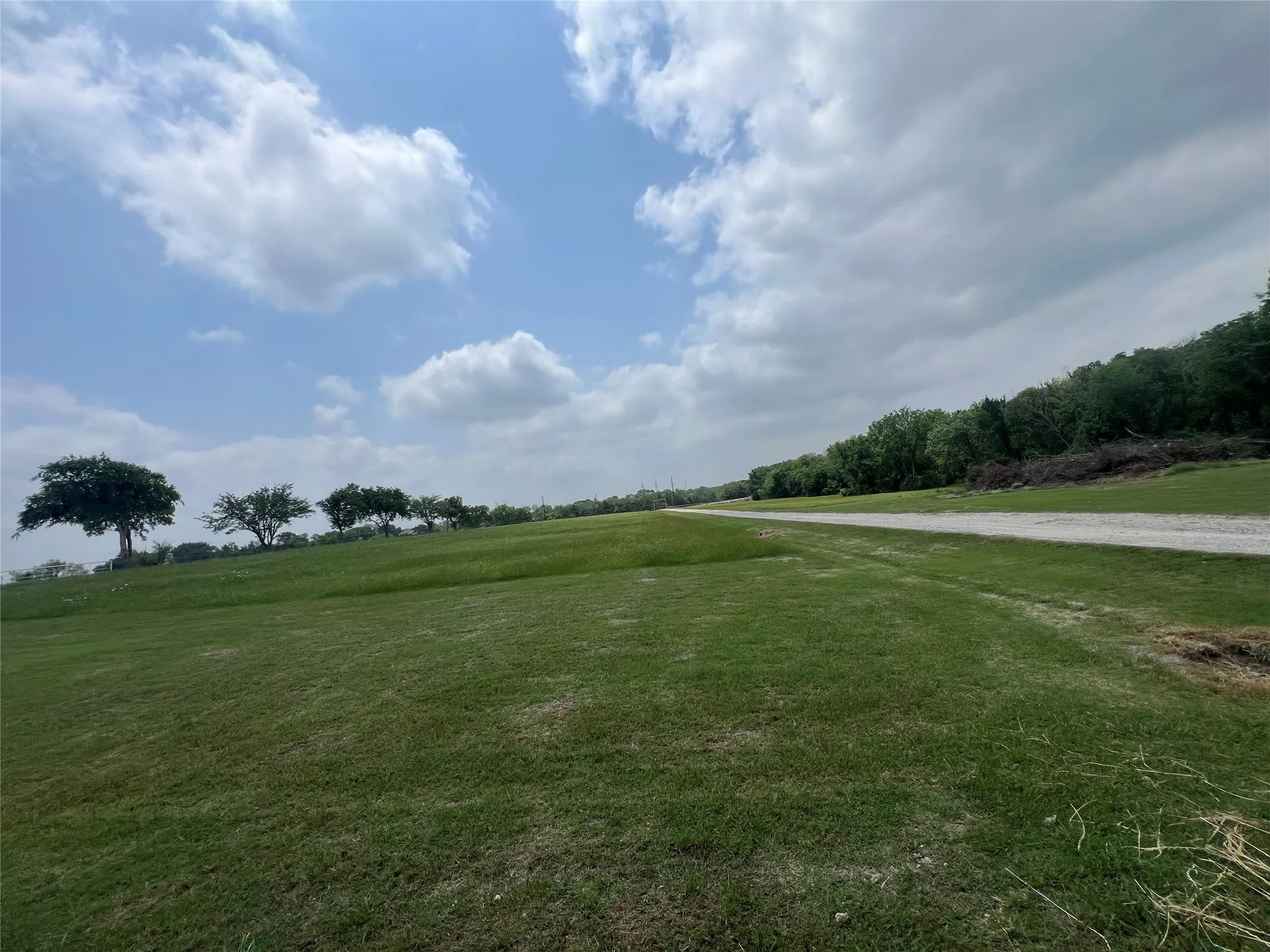 Single Family Residence For Sale in Collin County , 18877 Fm 2755, Royse City, Texas 75189, 3 Bedrooms, 2 Bathrooms, 3 Garage spaces, 1,750 Sqft, built in 2017, Price $2,750,000, mls#21134071, Real Estate Agent in Royse City, Homes For Sale in Collin county, Homes For Sale in Royse City, Realtor in Royse City Texas, Real Estate Brokerage Independent Realty Texas, Luminita Cordes Realtor