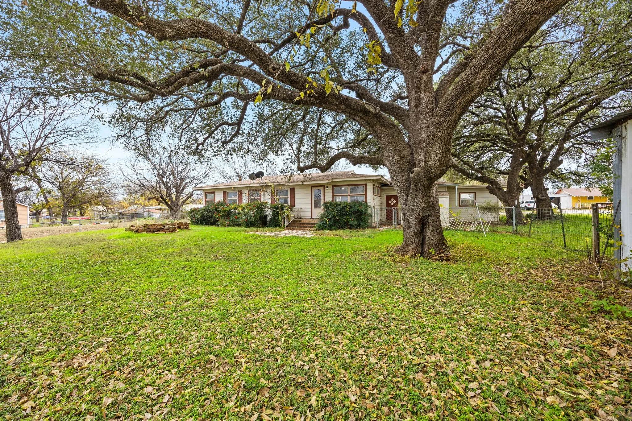 Single Family Residence For Sale in San Saba County , 1002 W Woodlawn Street, San Saba, Texas 76877, 3 Bedroom, 1 Bathroom, Garage spaces, 1,497 Sqft, built in 1945, Preowned, mls#21135076, Real Estate Agent in San Saba, Homes For Sale in San Saba county, Homes For Sale in San Saba, Realtor in San Saba Texas, Real Estate Brokerage Independent Realty Texas, Luminita Cordes Realtor