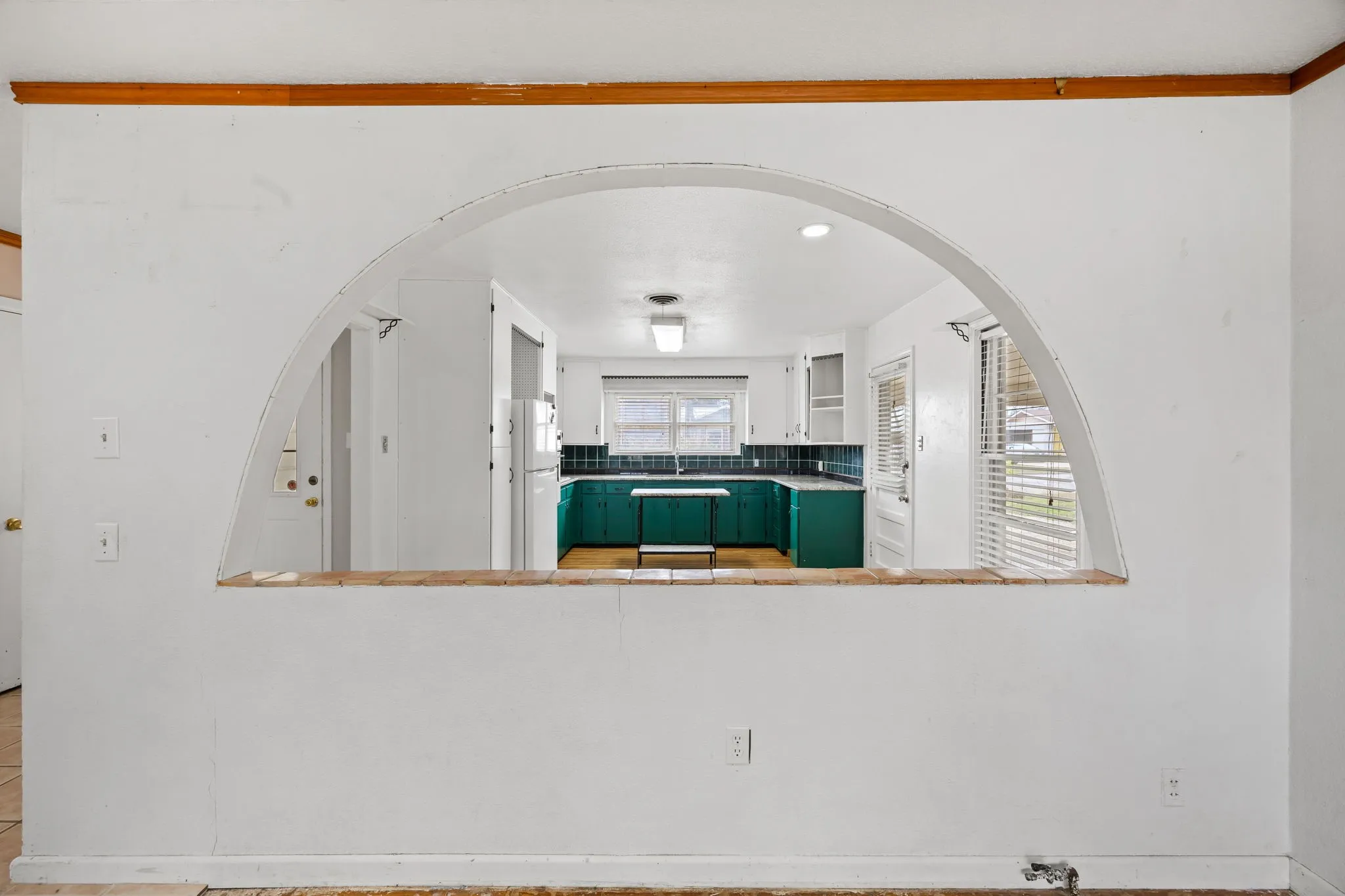 Single Family Residence For Sale in San Saba County , 1002 W Woodlawn Street, San Saba, Texas 76877, 3 Bedroom, 1 Bathroom, Garage spaces, 1,497 Sqft, built in 1945, Preowned, mls#21135076, Real Estate Agent in San Saba, Homes For Sale in San Saba county, Homes For Sale in San Saba, Realtor in San Saba Texas, Real Estate Brokerage Independent Realty Texas, Luminita Cordes Realtor