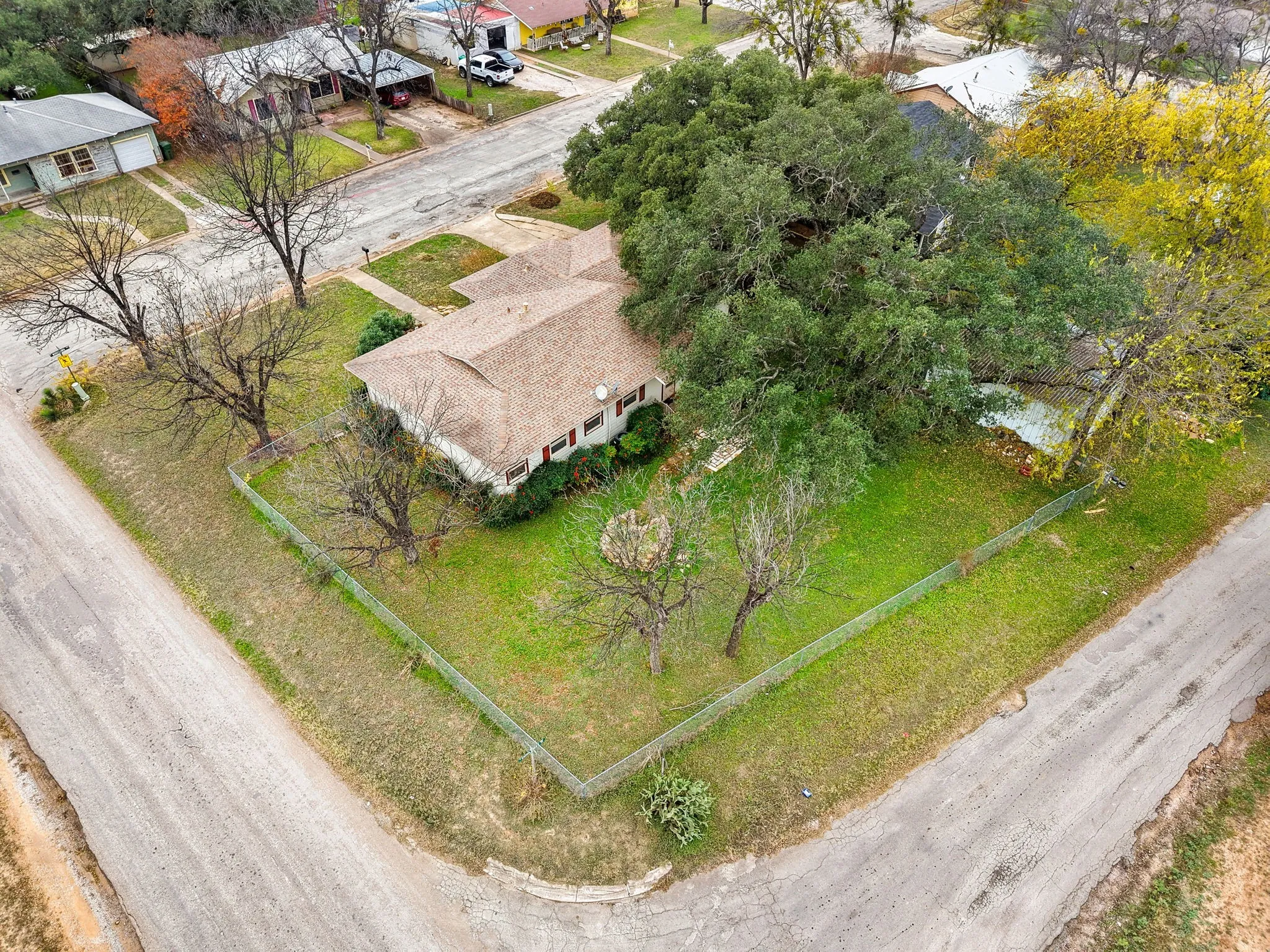 Single Family Residence For Sale in San Saba County , 1002 W Woodlawn Street, San Saba, Texas 76877, 3 Bedroom, 1 Bathroom, Garage spaces, 1,497 Sqft, built in 1945, Preowned, mls#21135076, Real Estate Agent in San Saba, Homes For Sale in San Saba county, Homes For Sale in San Saba, Realtor in San Saba Texas, Real Estate Brokerage Independent Realty Texas, Luminita Cordes Realtor
