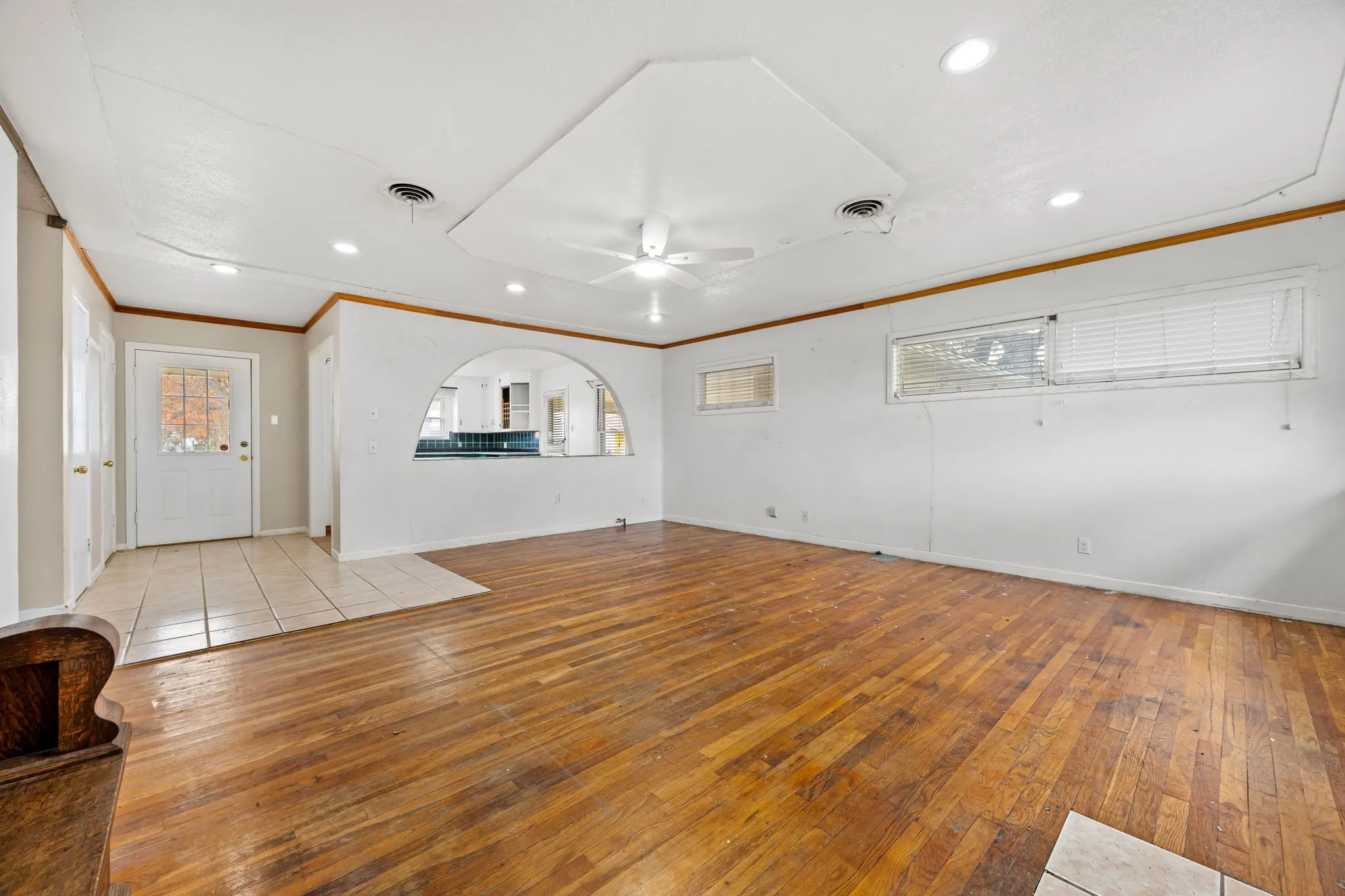 Single Family Residence For Sale in San Saba County , 1002 W Woodlawn Street, San Saba, Texas 76877, 3 Bedroom, 1 Bathroom, Garage spaces, 1,497 Sqft, built in 1945, Preowned, mls#21135076, Real Estate Agent in San Saba, Homes For Sale in San Saba county, Homes For Sale in San Saba, Realtor in San Saba Texas, Real Estate Brokerage Independent Realty Texas, Luminita Cordes Realtor