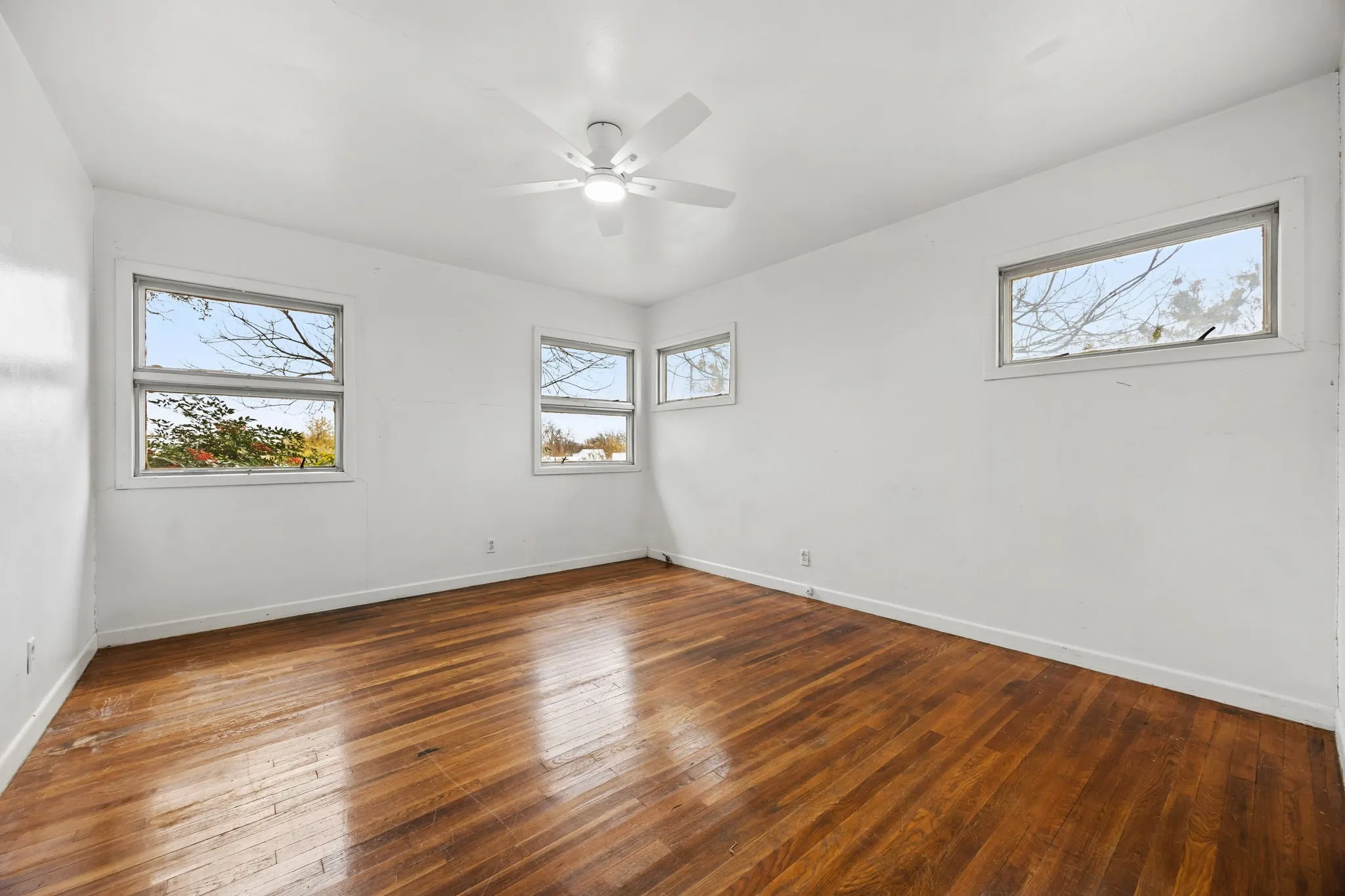 Single Family Residence For Sale in San Saba County , 1002 W Woodlawn Street, San Saba, Texas 76877, 3 Bedroom, 1 Bathroom, Garage spaces, 1,497 Sqft, built in 1945, Preowned, mls#21135076, Real Estate Agent in San Saba, Homes For Sale in San Saba county, Homes For Sale in San Saba, Realtor in San Saba Texas, Real Estate Brokerage Independent Realty Texas, Luminita Cordes Realtor