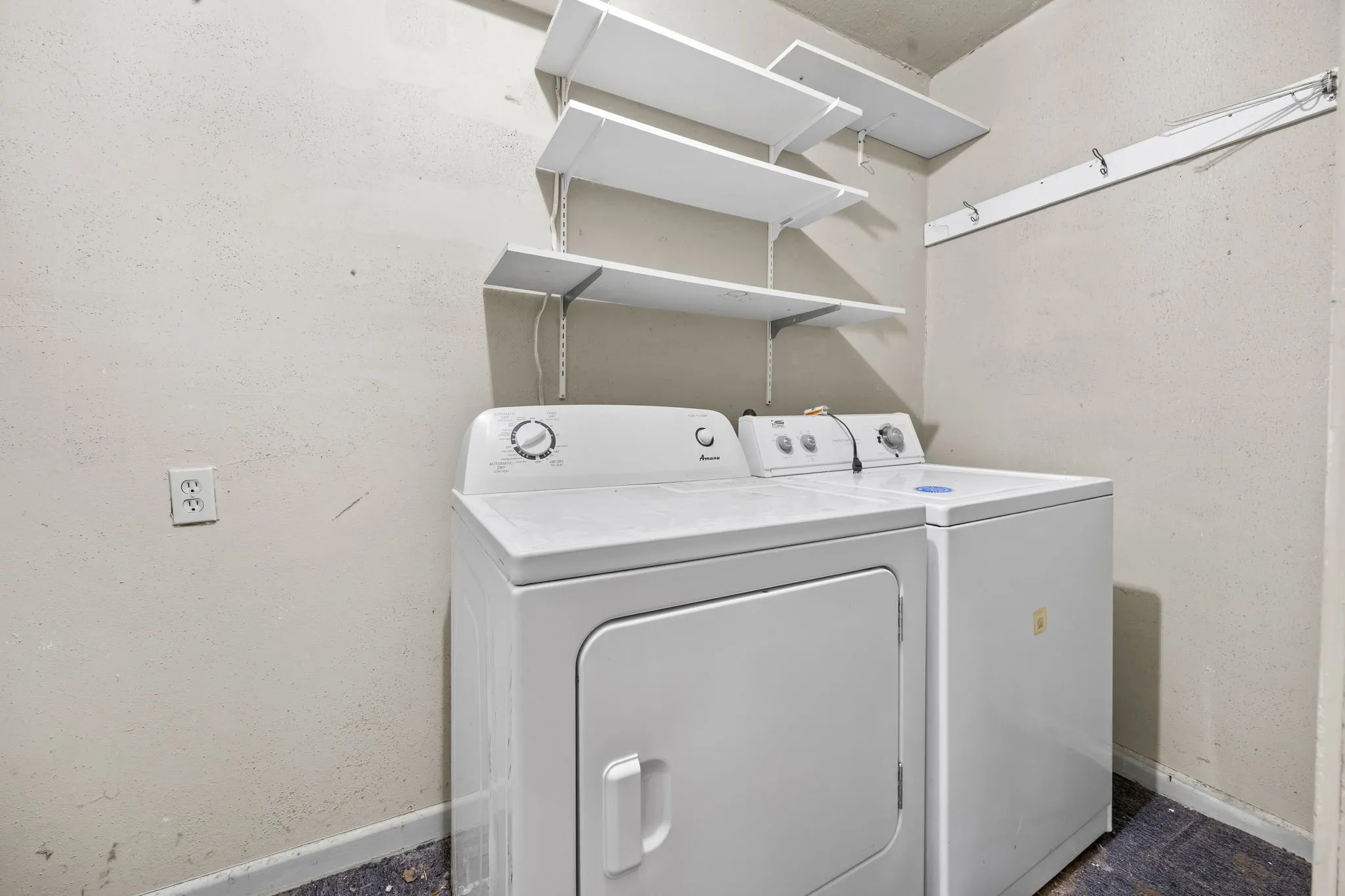 Single Family Residence For Sale in San Saba County , 1002 W Woodlawn Street, San Saba, Texas 76877, 3 Bedroom, 1 Bathroom, Garage spaces, 1,497 Sqft, built in 1945, Preowned, mls#21135076, Real Estate Agent in San Saba, Homes For Sale in San Saba county, Homes For Sale in San Saba, Realtor in San Saba Texas, Real Estate Brokerage Independent Realty Texas, Luminita Cordes Realtor
