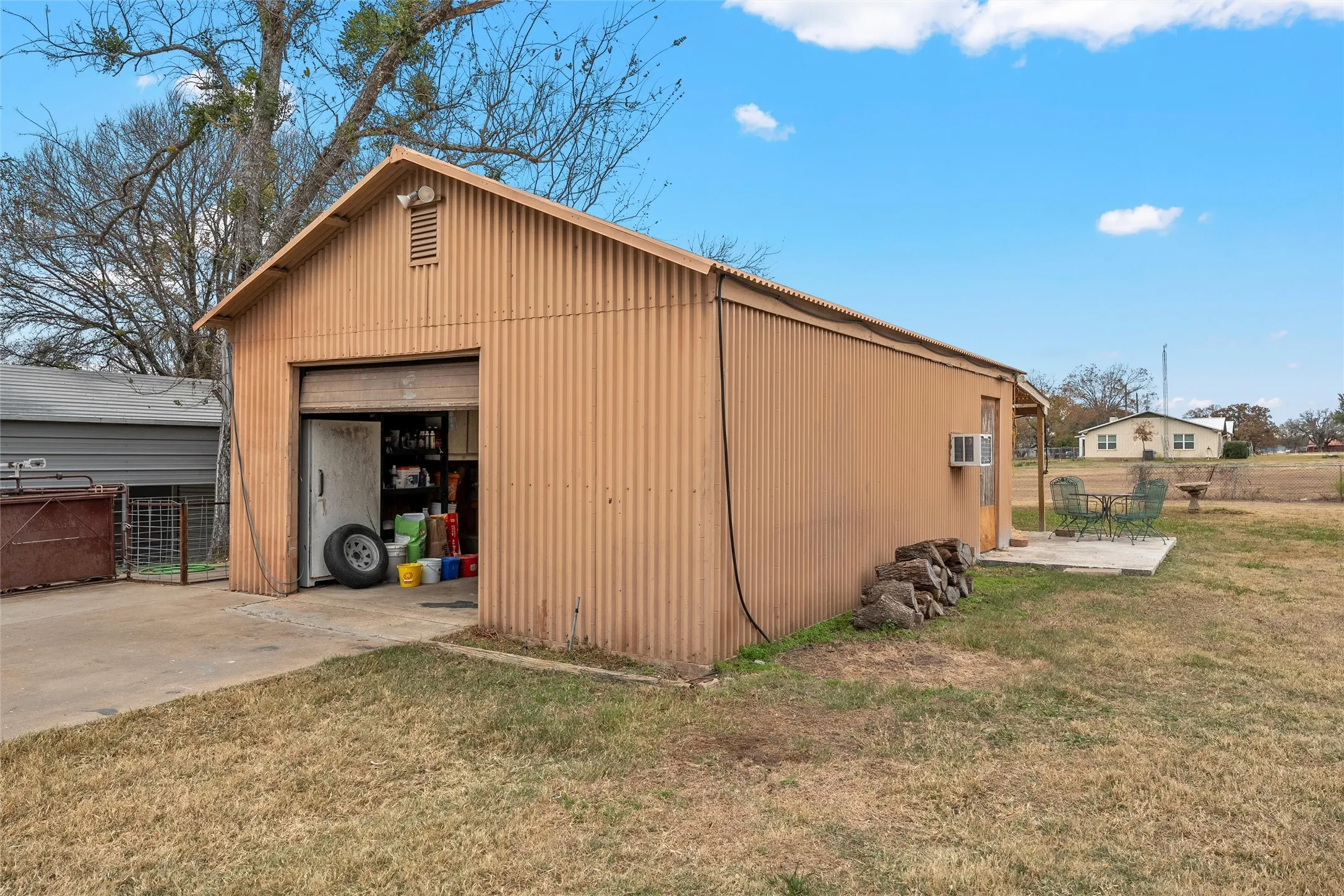 Single Family Residence For Sale in Mc Lennan County , 107 Woody Ray Drive, Elm Mott, Texas 76640, 3 Bedrooms, 2 Bathrooms, 2 Garage spaces, 1,852 Sqft, built in 1979, Price $345,000, mls#21134519, Real Estate Agent in Elm Mott, Homes For Sale in Mc Lennan county, Homes For Sale in Elm Mott, Realtor in Elm Mott Texas, Real Estate Brokerage Independent Realty Texas, Luminita Cordes Realtor