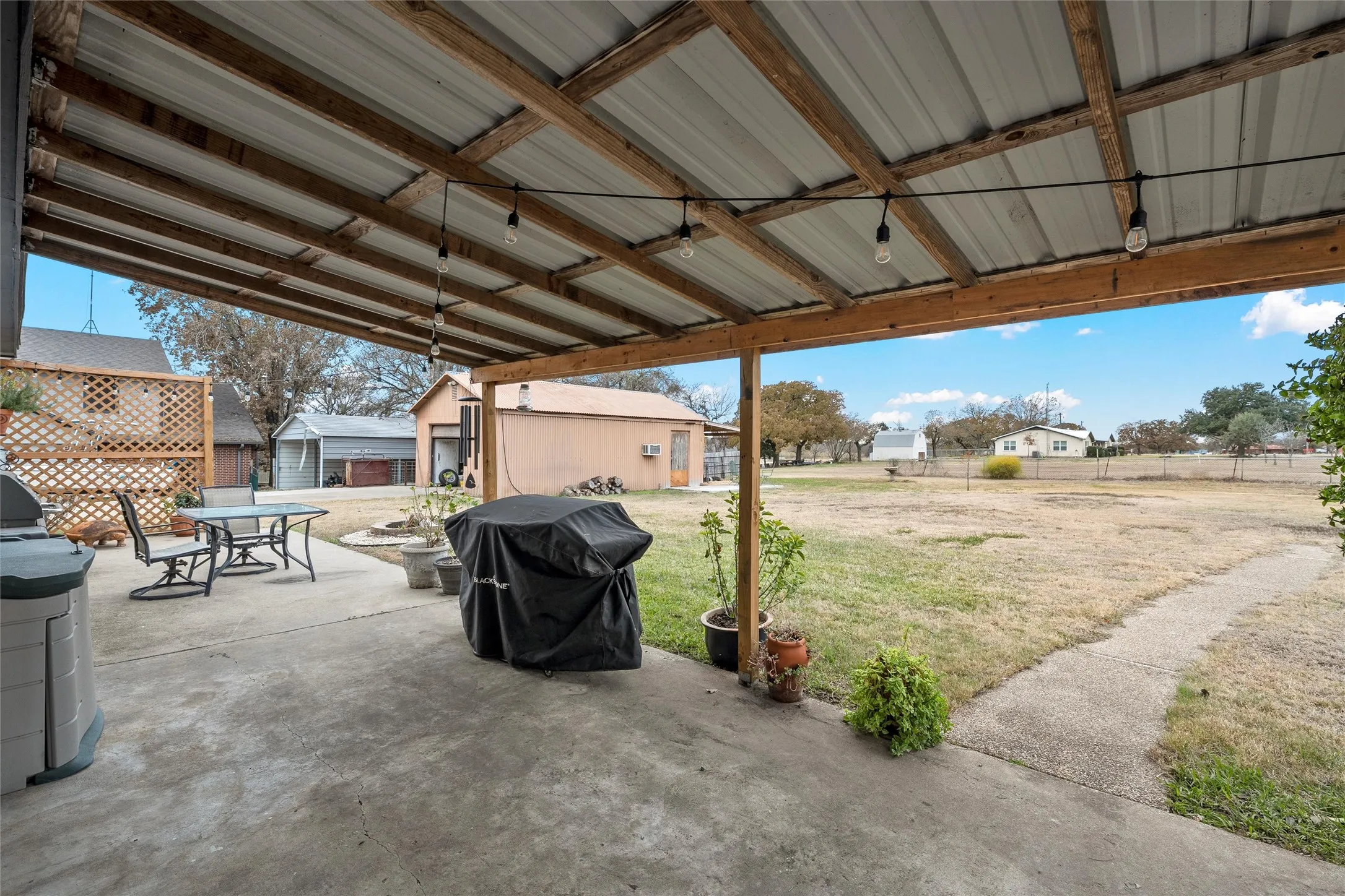 Single Family Residence For Sale in Mc Lennan County , 107 Woody Ray Drive, Elm Mott, Texas 76640, 3 Bedrooms, 2 Bathrooms, 2 Garage spaces, 1,852 Sqft, built in 1979, Price $345,000, mls#21134519, Real Estate Agent in Elm Mott, Homes For Sale in Mc Lennan county, Homes For Sale in Elm Mott, Realtor in Elm Mott Texas, Real Estate Brokerage Independent Realty Texas, Luminita Cordes Realtor
