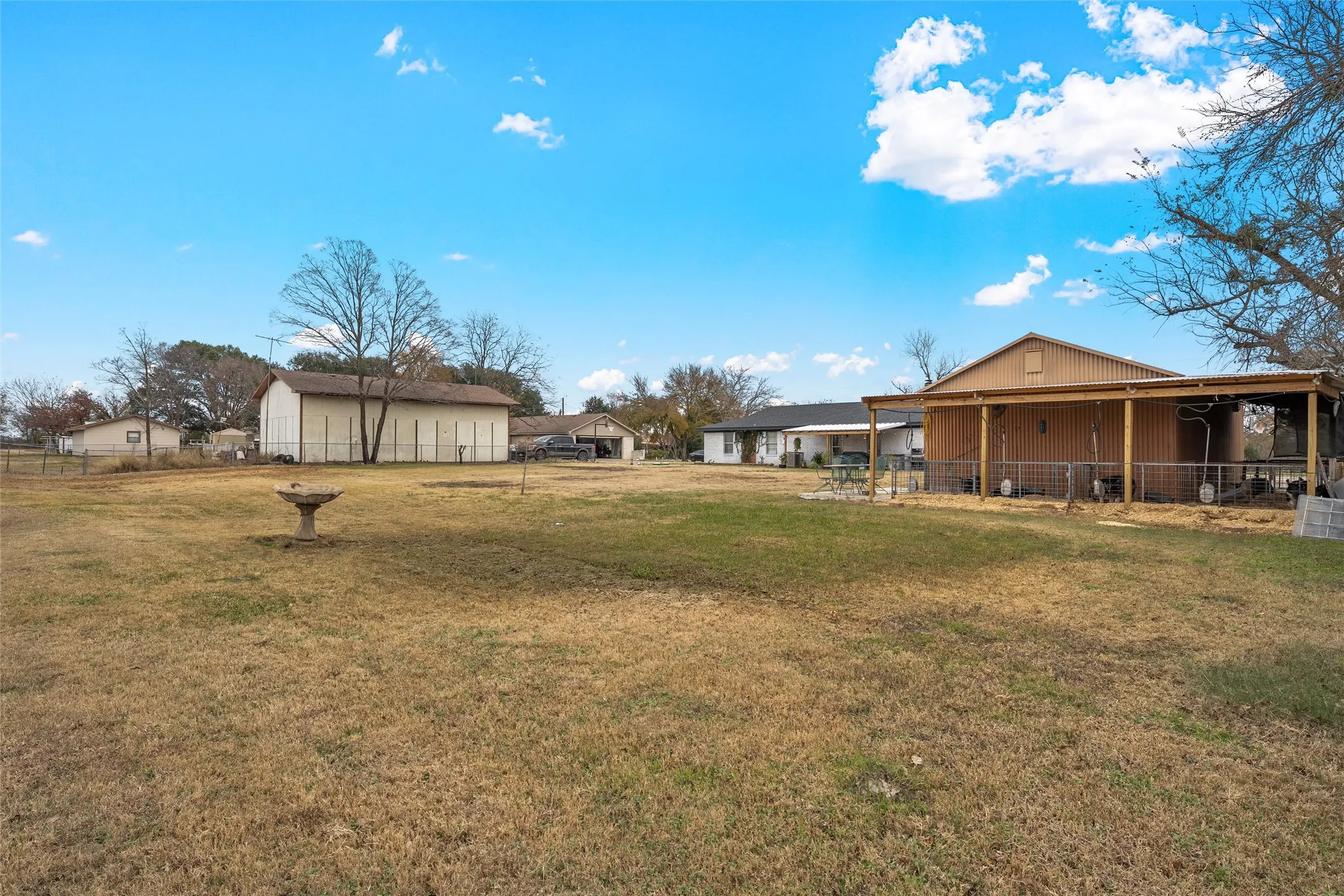 Single Family Residence For Sale in Mc Lennan County , 107 Woody Ray Drive, Elm Mott, Texas 76640, 3 Bedrooms, 2 Bathrooms, 2 Garage spaces, 1,852 Sqft, built in 1979, Price $345,000, mls#21134519, Real Estate Agent in Elm Mott, Homes For Sale in Mc Lennan county, Homes For Sale in Elm Mott, Realtor in Elm Mott Texas, Real Estate Brokerage Independent Realty Texas, Luminita Cordes Realtor