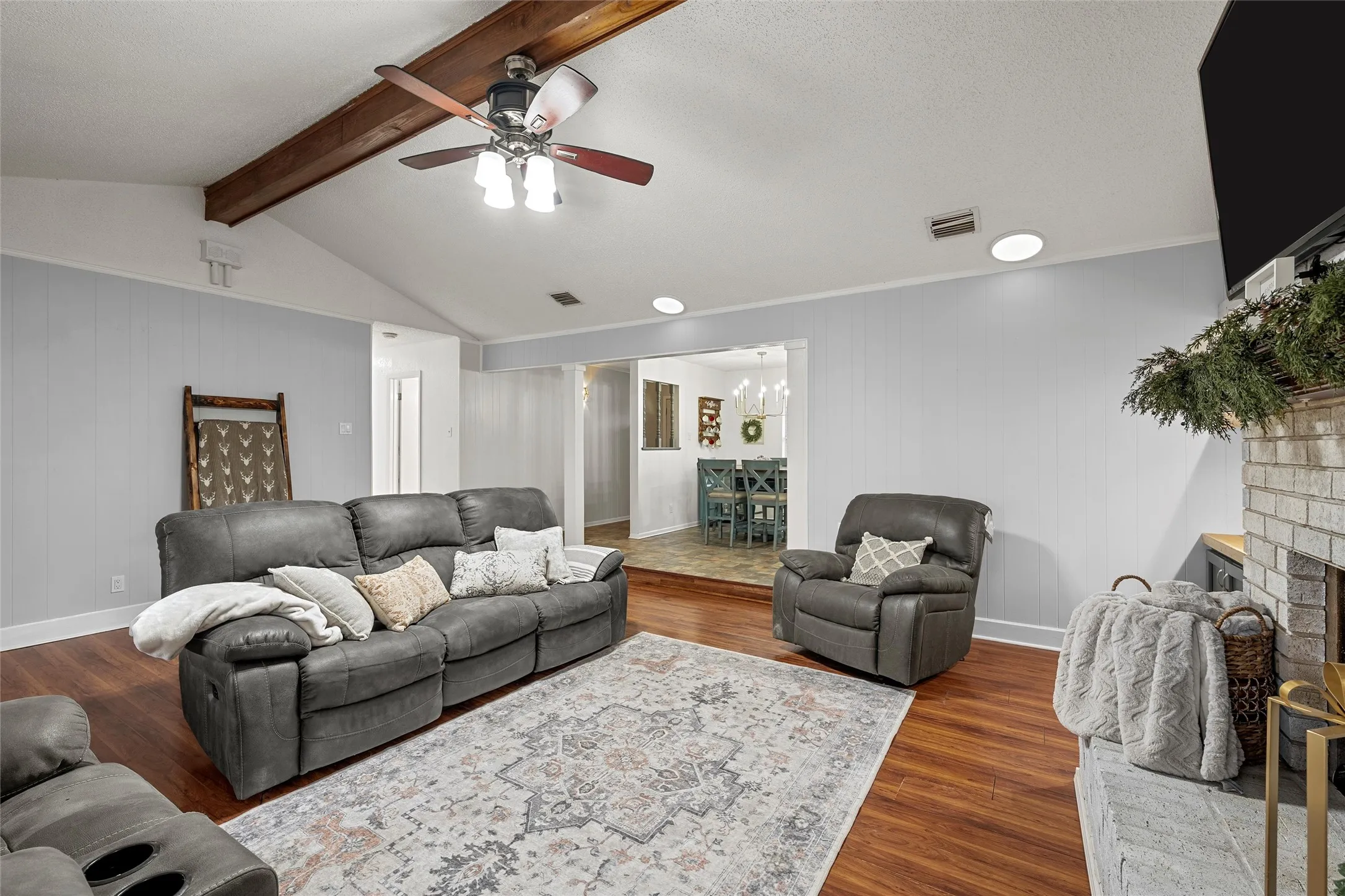 Single Family Residence For Sale in Mc Lennan County , 107 Woody Ray Drive, Elm Mott, Texas 76640, 3 Bedrooms, 2 Bathrooms, 2 Garage spaces, 1,852 Sqft, built in 1979, Price $345,000, mls#21134519, Real Estate Agent in Elm Mott, Homes For Sale in Mc Lennan county, Homes For Sale in Elm Mott, Realtor in Elm Mott Texas, Real Estate Brokerage Independent Realty Texas, Luminita Cordes Realtor