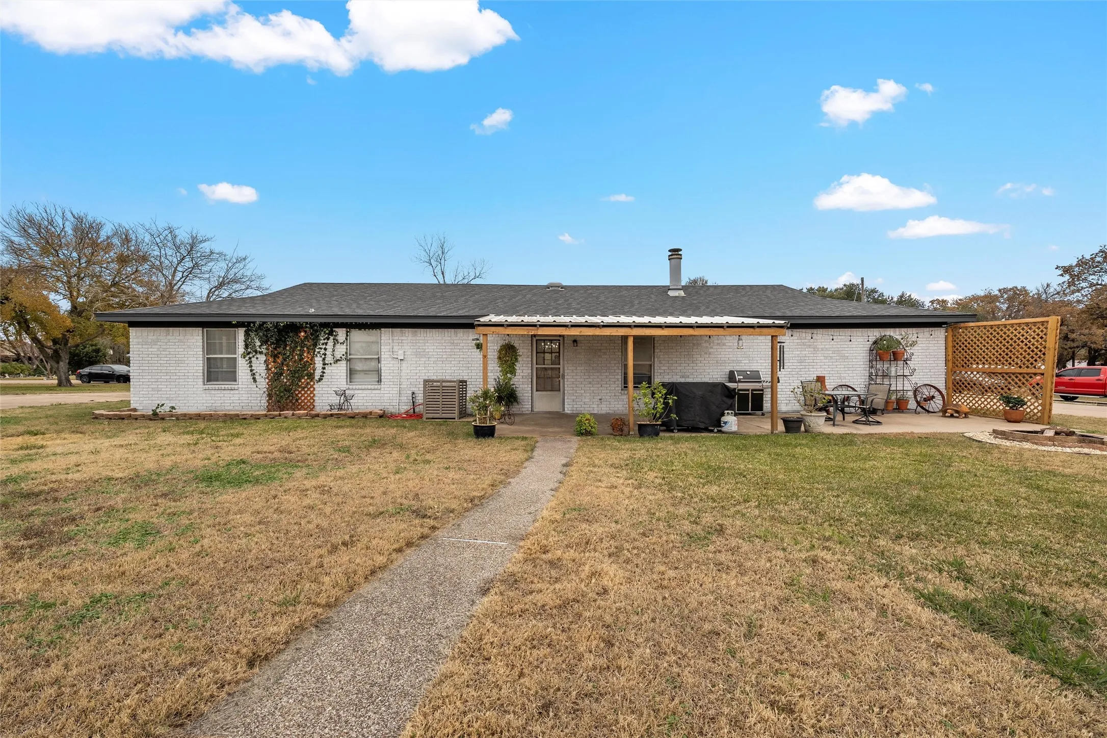 Single Family Residence For Sale in Mc Lennan County , 107 Woody Ray Drive, Elm Mott, Texas 76640, 3 Bedrooms, 2 Bathrooms, 2 Garage spaces, 1,852 Sqft, built in 1979, Price $345,000, mls#21134519, Real Estate Agent in Elm Mott, Homes For Sale in Mc Lennan county, Homes For Sale in Elm Mott, Realtor in Elm Mott Texas, Real Estate Brokerage Independent Realty Texas, Luminita Cordes Realtor