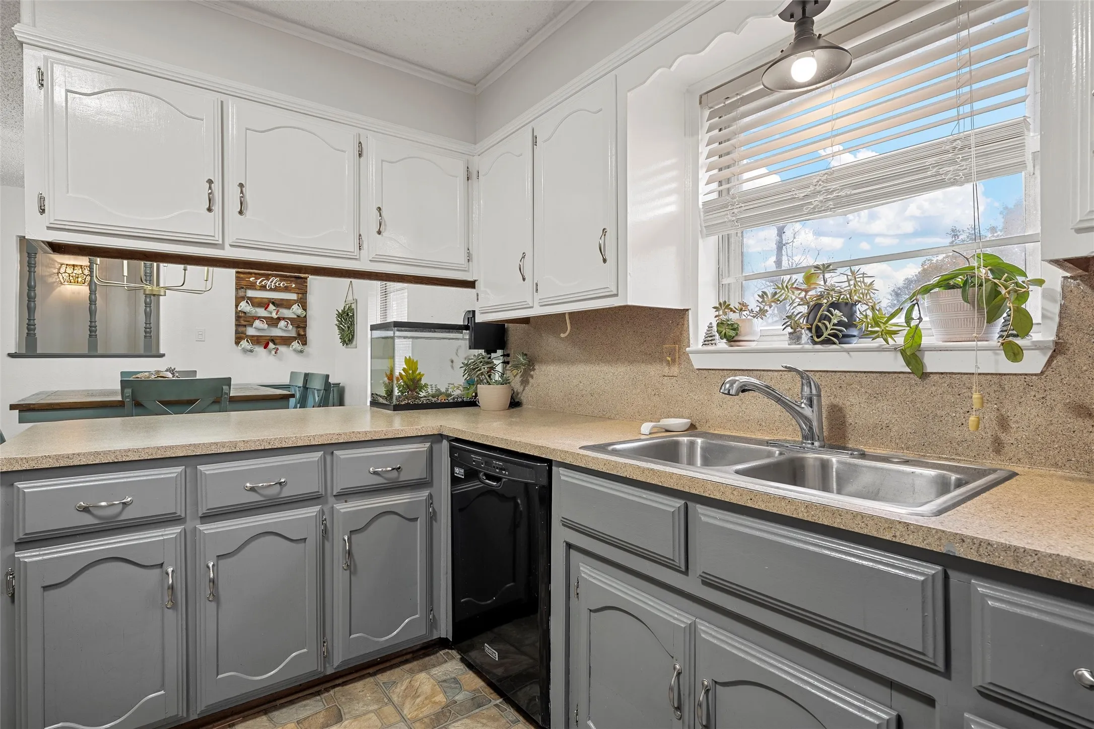 Single Family Residence For Sale in Mc Lennan County , 107 Woody Ray Drive, Elm Mott, Texas 76640, 3 Bedrooms, 2 Bathrooms, 2 Garage spaces, 1,852 Sqft, built in 1979, Price $345,000, mls#21134519, Real Estate Agent in Elm Mott, Homes For Sale in Mc Lennan county, Homes For Sale in Elm Mott, Realtor in Elm Mott Texas, Real Estate Brokerage Independent Realty Texas, Luminita Cordes Realtor