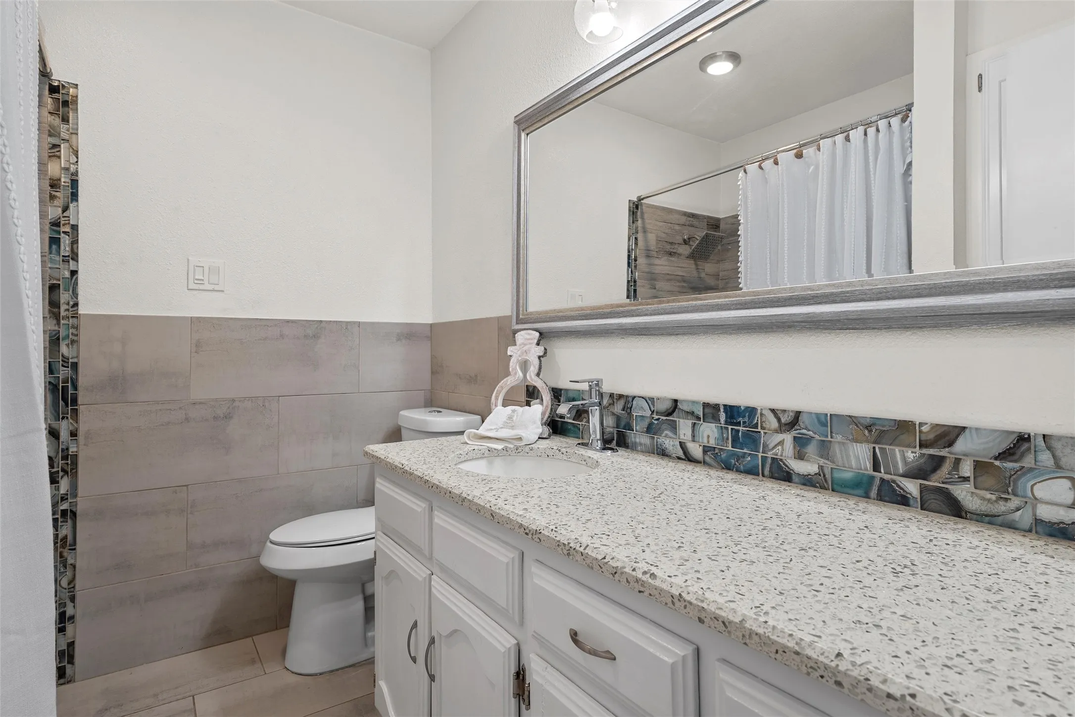 Single Family Residence For Sale in Mc Lennan County , 107 Woody Ray Drive, Elm Mott, Texas 76640, 3 Bedrooms, 2 Bathrooms, 2 Garage spaces, 1,852 Sqft, built in 1979, Price $345,000, mls#21134519, Real Estate Agent in Elm Mott, Homes For Sale in Mc Lennan county, Homes For Sale in Elm Mott, Realtor in Elm Mott Texas, Real Estate Brokerage Independent Realty Texas, Luminita Cordes Realtor
