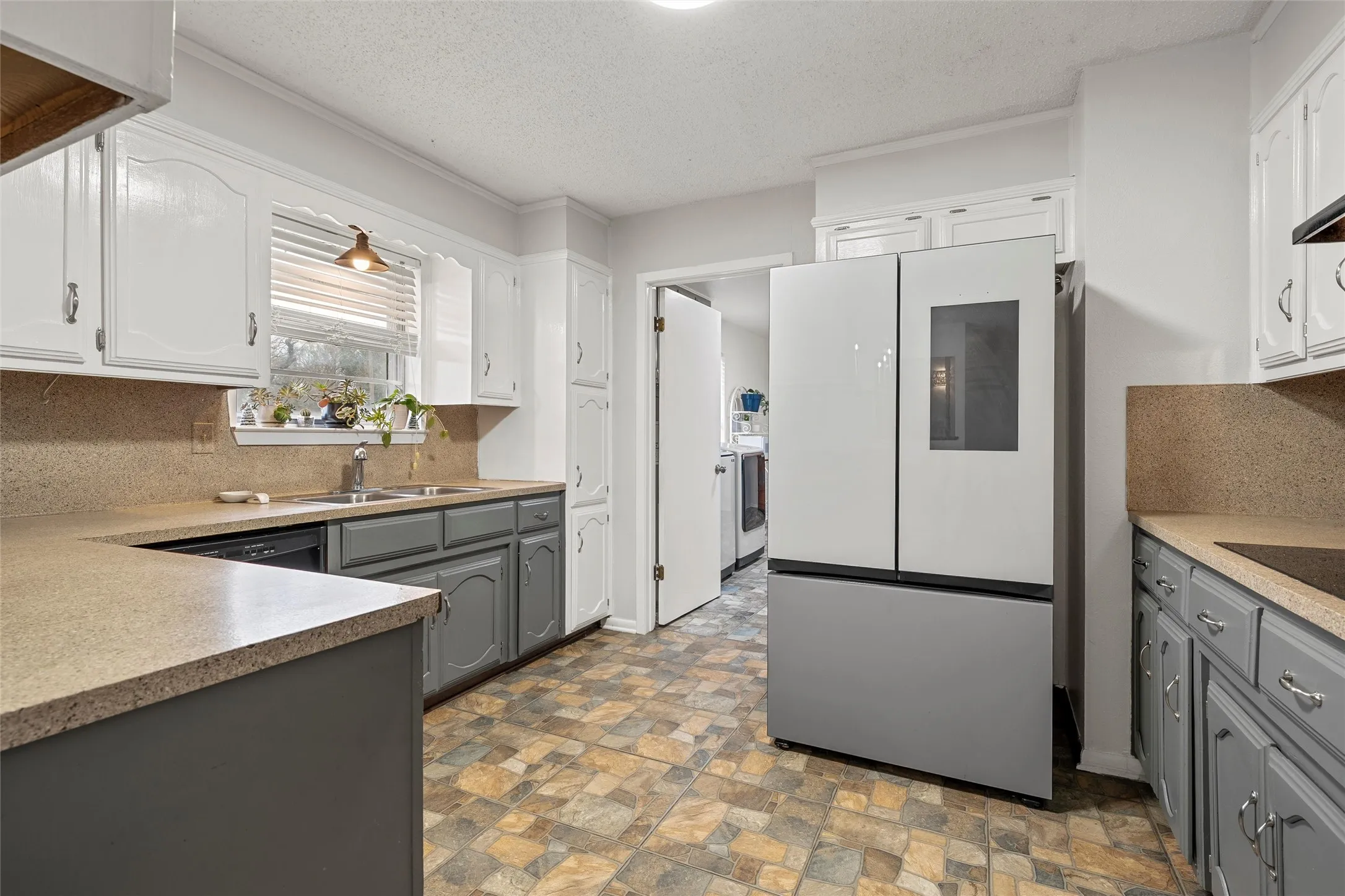 Single Family Residence For Sale in Mc Lennan County , 107 Woody Ray Drive, Elm Mott, Texas 76640, 3 Bedrooms, 2 Bathrooms, 2 Garage spaces, 1,852 Sqft, built in 1979, Price $345,000, mls#21134519, Real Estate Agent in Elm Mott, Homes For Sale in Mc Lennan county, Homes For Sale in Elm Mott, Realtor in Elm Mott Texas, Real Estate Brokerage Independent Realty Texas, Luminita Cordes Realtor