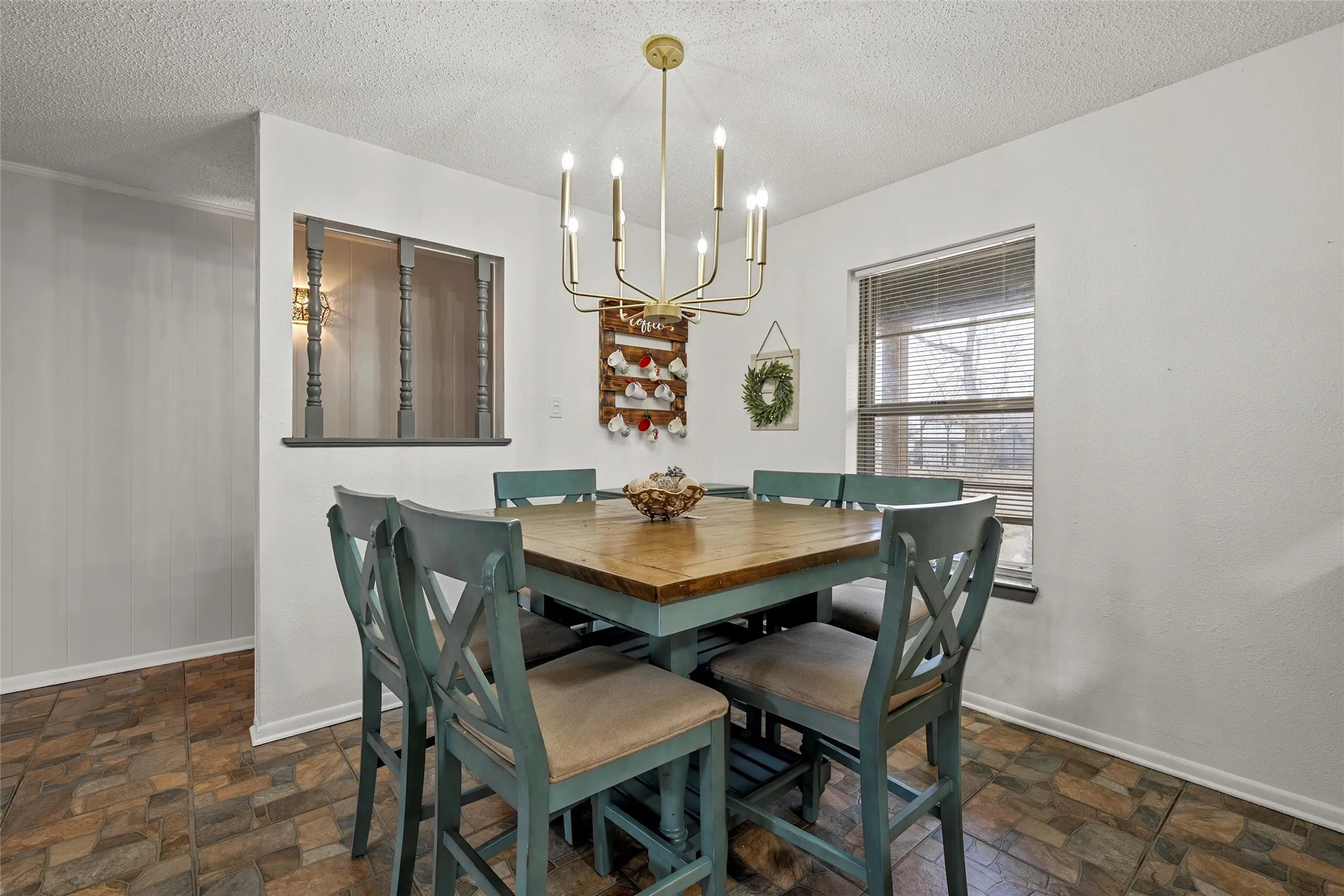 Single Family Residence For Sale in Mc Lennan County , 107 Woody Ray Drive, Elm Mott, Texas 76640, 3 Bedrooms, 2 Bathrooms, 2 Garage spaces, 1,852 Sqft, built in 1979, Price $345,000, mls#21134519, Real Estate Agent in Elm Mott, Homes For Sale in Mc Lennan county, Homes For Sale in Elm Mott, Realtor in Elm Mott Texas, Real Estate Brokerage Independent Realty Texas, Luminita Cordes Realtor