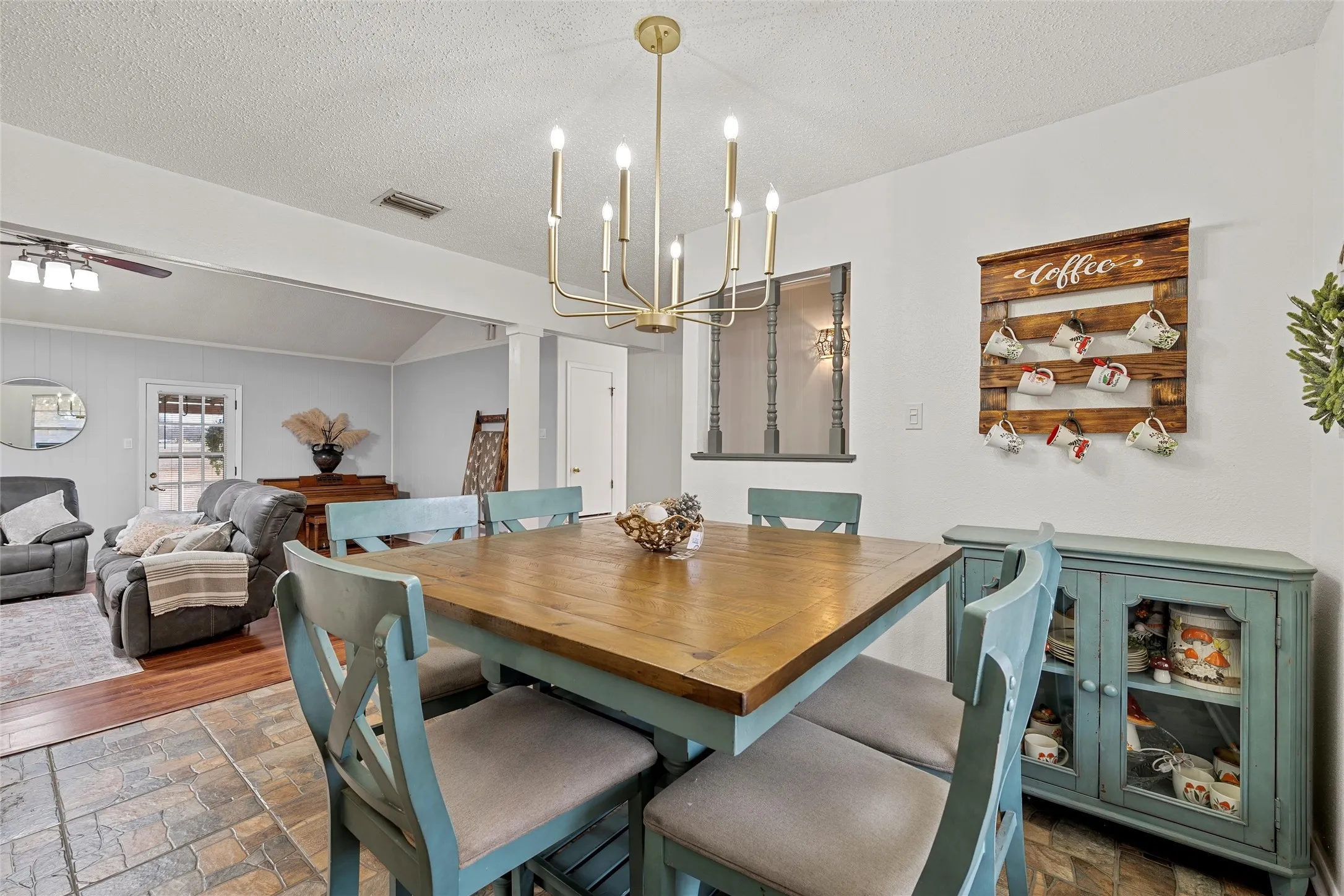 Single Family Residence For Sale in Mc Lennan County , 107 Woody Ray Drive, Elm Mott, Texas 76640, 3 Bedrooms, 2 Bathrooms, 2 Garage spaces, 1,852 Sqft, built in 1979, Price $345,000, mls#21134519, Real Estate Agent in Elm Mott, Homes For Sale in Mc Lennan county, Homes For Sale in Elm Mott, Realtor in Elm Mott Texas, Real Estate Brokerage Independent Realty Texas, Luminita Cordes Realtor