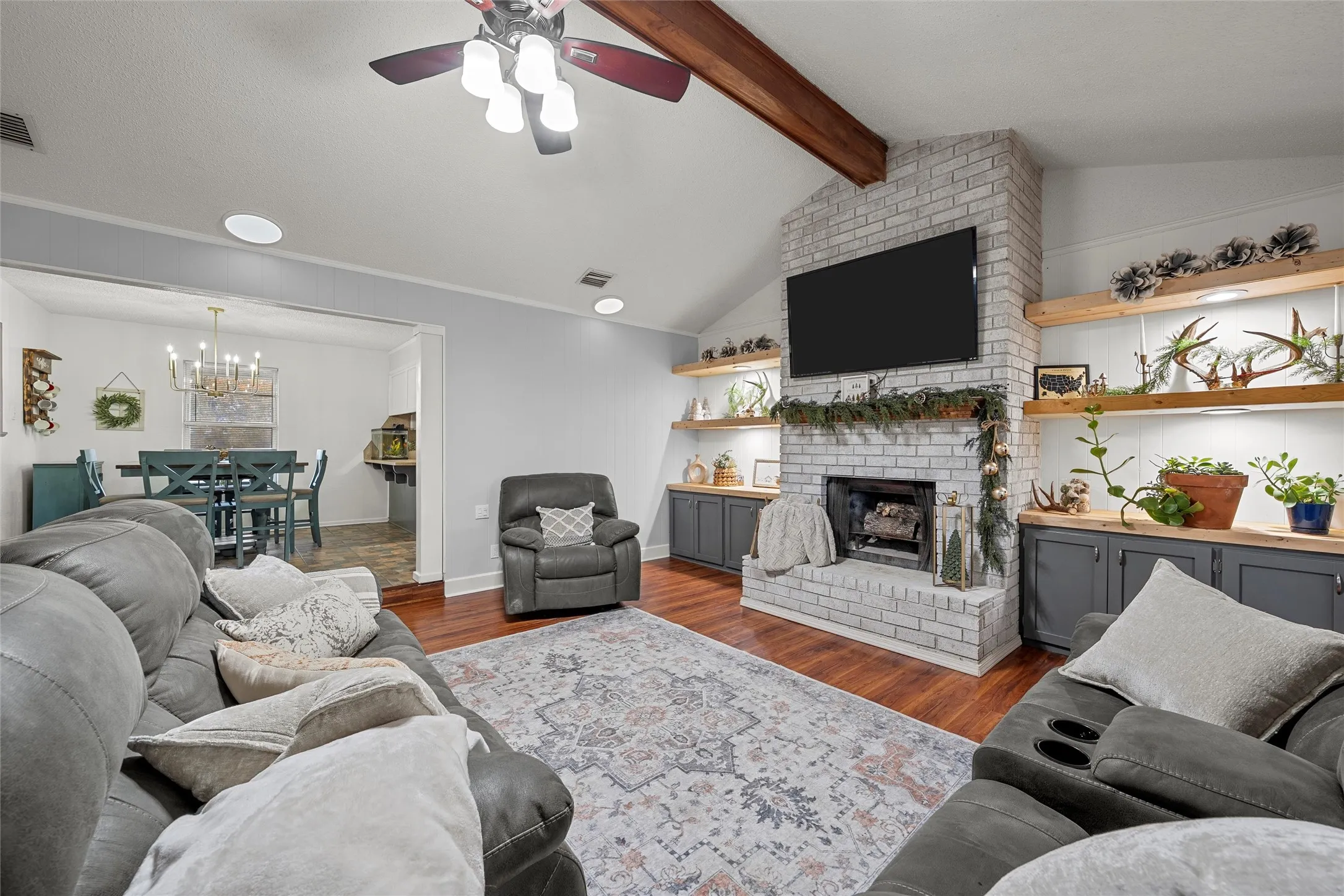 Single Family Residence For Sale in Mc Lennan County , 107 Woody Ray Drive, Elm Mott, Texas 76640, 3 Bedrooms, 2 Bathrooms, 2 Garage spaces, 1,852 Sqft, built in 1979, Price $345,000, mls#21134519, Real Estate Agent in Elm Mott, Homes For Sale in Mc Lennan county, Homes For Sale in Elm Mott, Realtor in Elm Mott Texas, Real Estate Brokerage Independent Realty Texas, Luminita Cordes Realtor