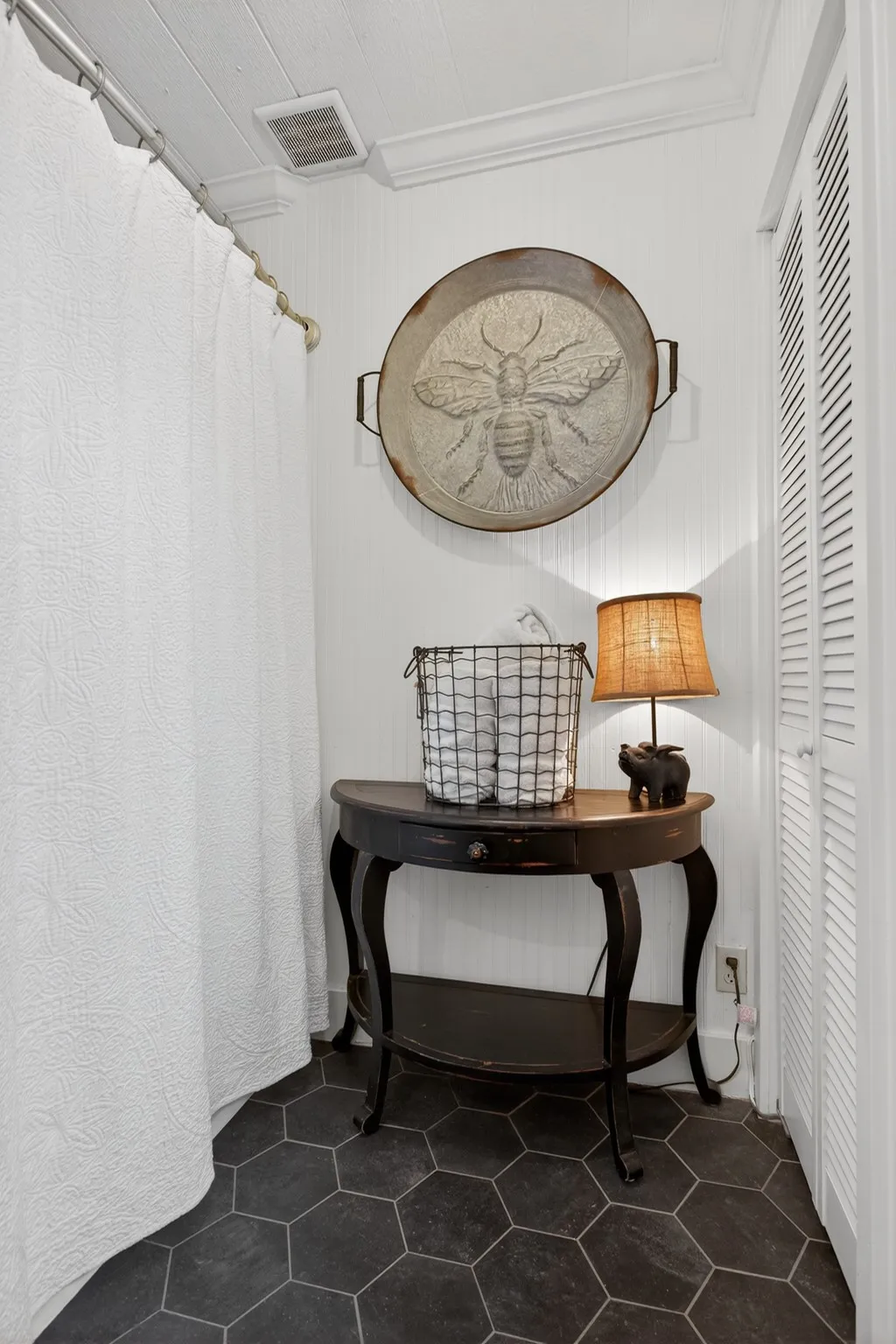 shower nook in hall bath