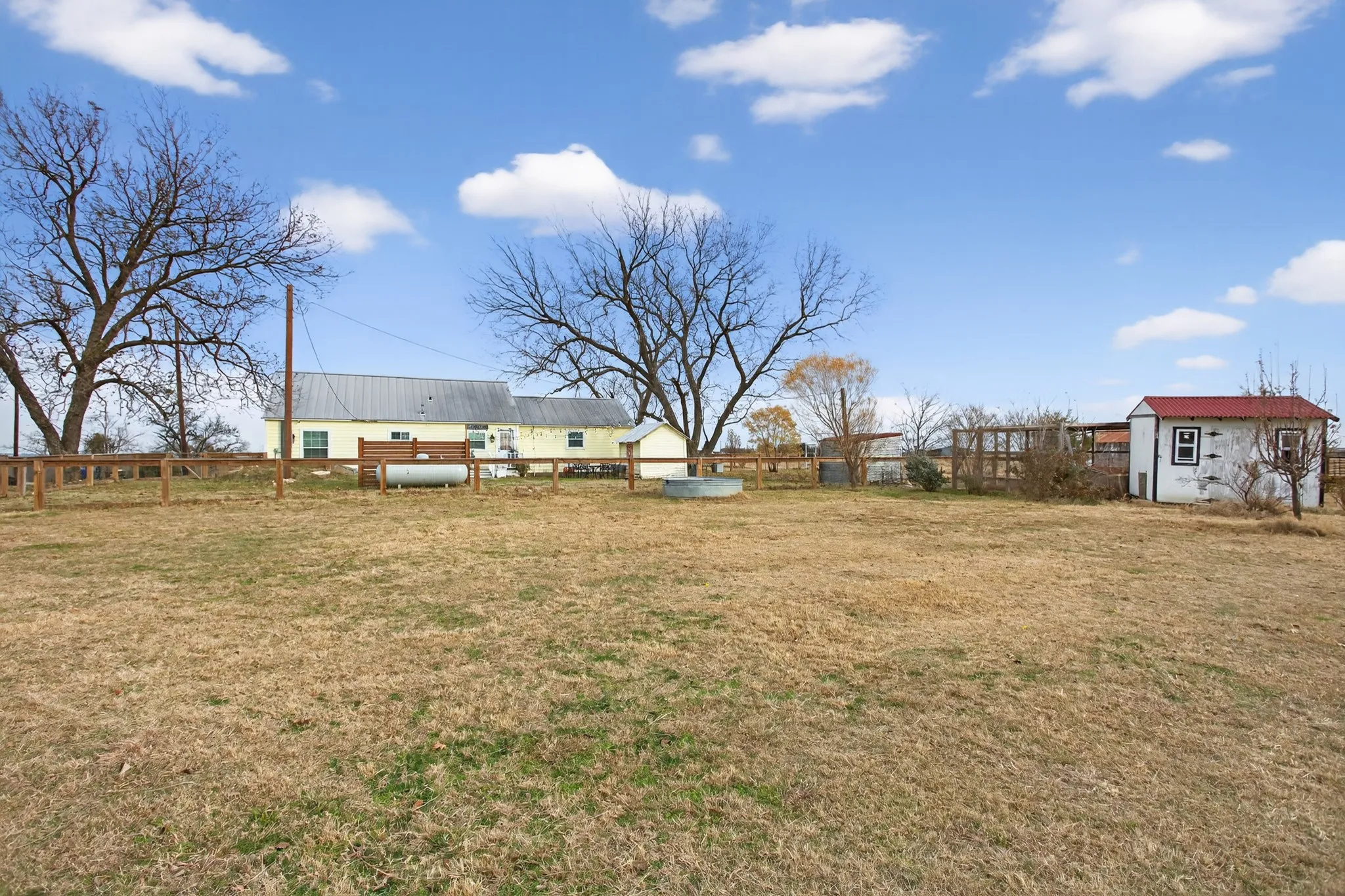Single Family Residence For Sale in Cooke County , 2074 W Fm 922, Valley View, Texas 76272, 3 Bedroom, 3 Bathroom, Garage spaces, 1,406 Sqft, built in 1947, Preowned, mls#21129959, Real Estate Agent in Valley View, Homes For Sale in Cooke county, Homes For Sale in Valley View, Realtor in Valley View Texas, Real Estate Brokerage Independent Realty Texas, Luminita Cordes Realtor
