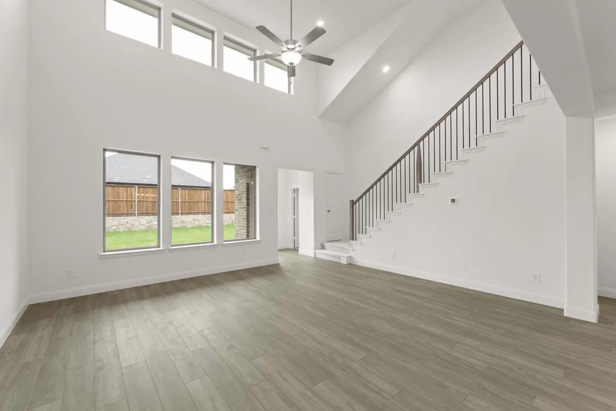 08-1443-canadian-ln-van-alstyne-tx-living-room-staircase
