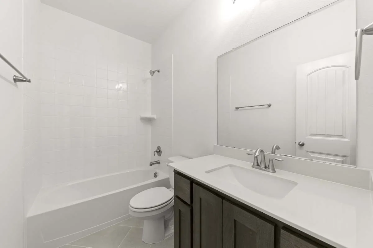 15-1443-canadian-ln-van-alstyne-tx-secondary-bathroom
