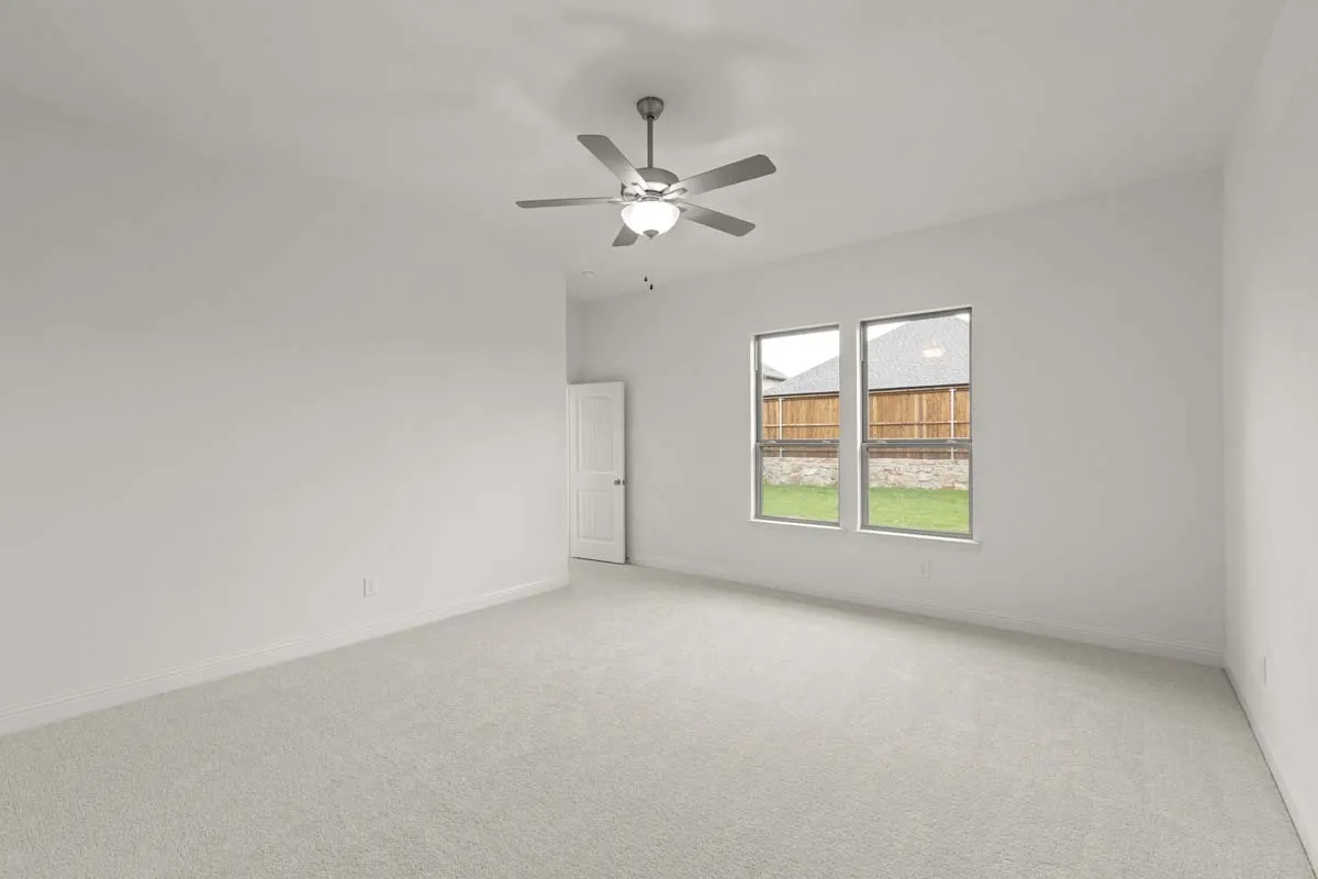 10-1443-canadian-ln-van-alstyne-tx-primary-bedroom