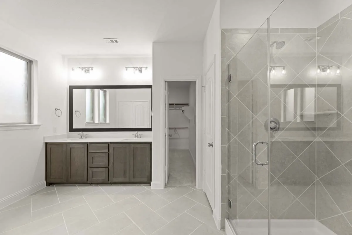 11-1443-canadian-ln-van-alstyne-tx-primary-bathroom
