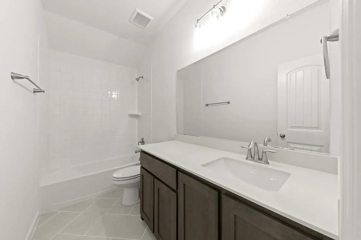 19-1443-canadian-ln-van-alstyne-tx-full-bathroom