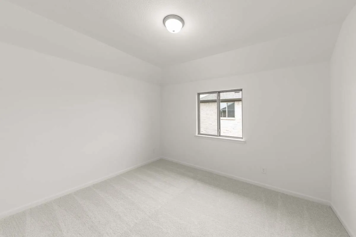 20-1443-canadian-ln-van-alstyne-tx-secondary-bedroom-interior