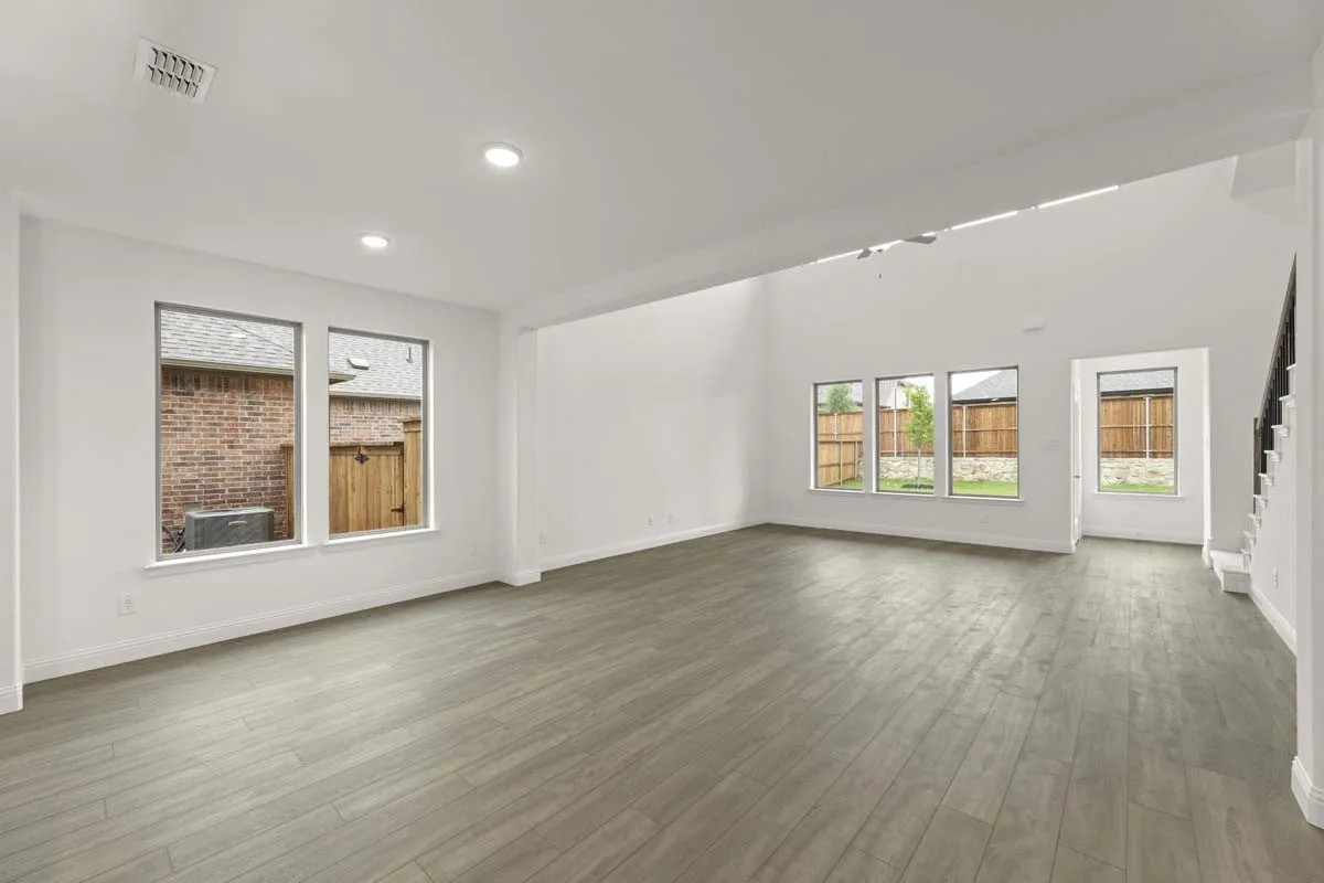 06-1443-canadian-ln-van-alstyne-tx-living-room