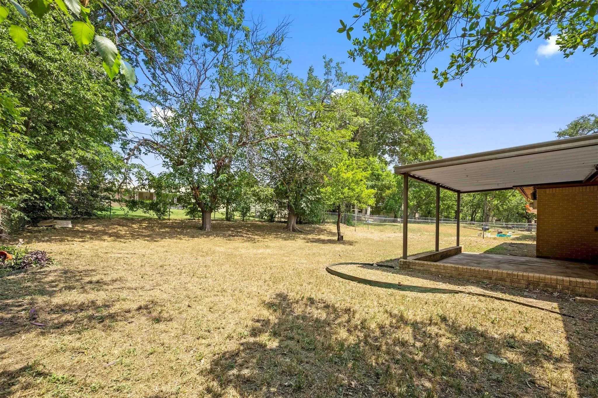 Single Family Residence For Sale in Tarrant County , 3463 Paint Trail, Fort Worth, Texas 76116, 3 Bedrooms, 2 Bathrooms, 1 Garage spaces, 1,186 Sqft, built in 1959, Price $195,000, mls#21135563, Real Estate Agent in Fort Worth, Homes For Sale in Tarrant county, Homes For Sale in Fort Worth, Realtor in Fort Worth Texas, Real Estate Brokerage Independent Realty Texas, Luminita Cordes Realtor
