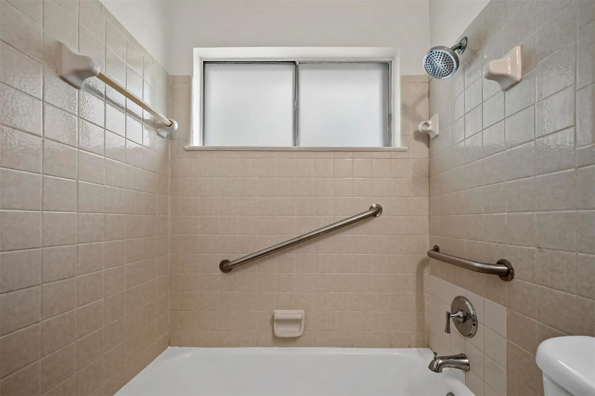 Single Family Residence For Sale in Tarrant County , 3463 Paint Trail, Fort Worth, Texas 76116, 3 Bedrooms, 2 Bathrooms, 1 Garage spaces, 1,186 Sqft, built in 1959, Price $195,000, mls#21135563, Real Estate Agent in Fort Worth, Homes For Sale in Tarrant county, Homes For Sale in Fort Worth, Realtor in Fort Worth Texas, Real Estate Brokerage Independent Realty Texas, Luminita Cordes Realtor