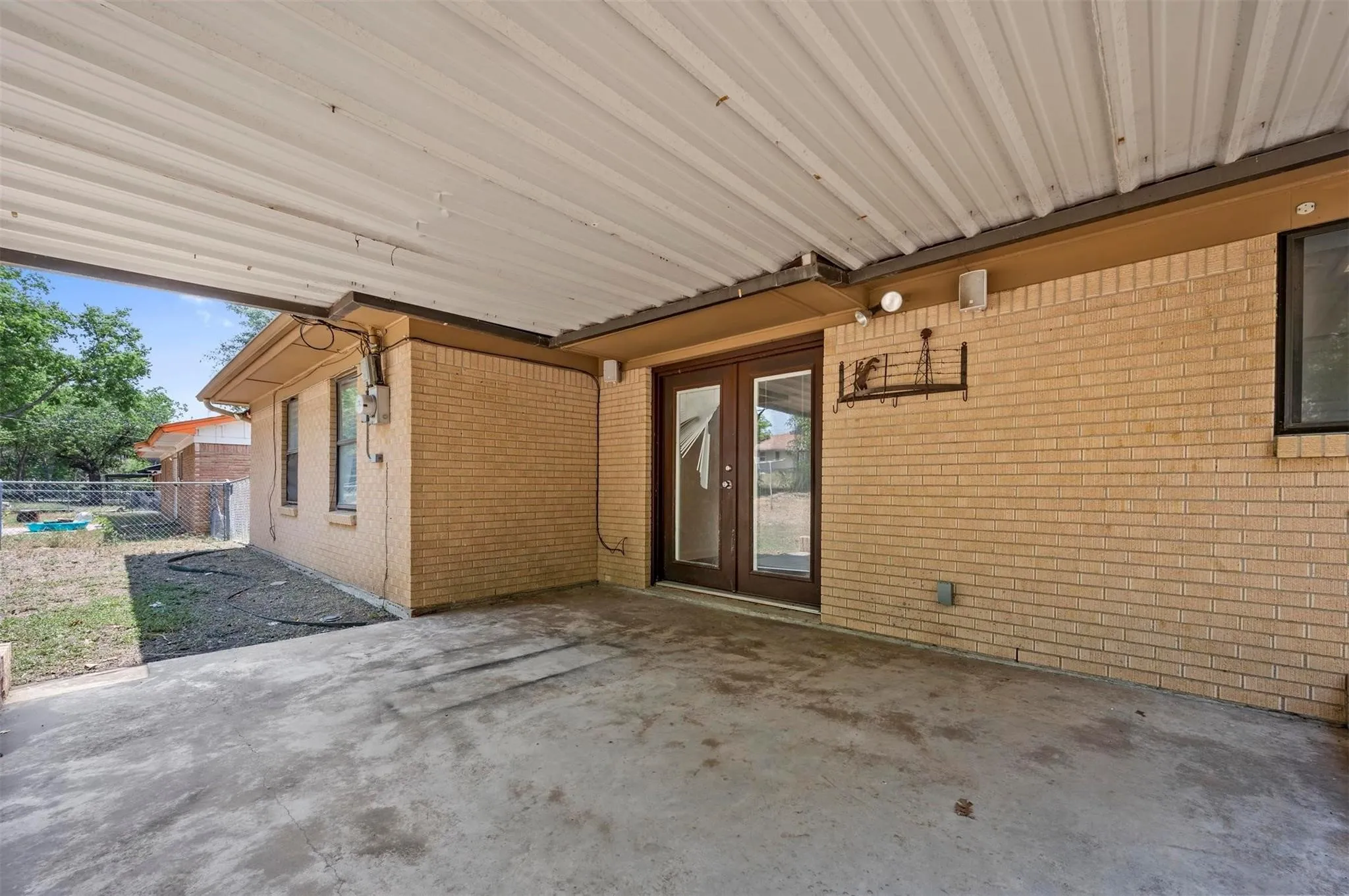 Single Family Residence For Sale in Tarrant County , 3463 Paint Trail, Fort Worth, Texas 76116, 3 Bedrooms, 2 Bathrooms, 1 Garage spaces, 1,186 Sqft, built in 1959, Price $195,000, mls#21135563, Real Estate Agent in Fort Worth, Homes For Sale in Tarrant county, Homes For Sale in Fort Worth, Realtor in Fort Worth Texas, Real Estate Brokerage Independent Realty Texas, Luminita Cordes Realtor