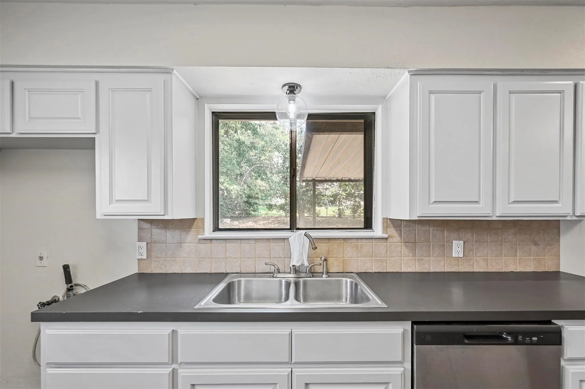 Single Family Residence For Sale in Tarrant County , 3463 Paint Trail, Fort Worth, Texas 76116, 3 Bedrooms, 2 Bathrooms, 1 Garage spaces, 1,186 Sqft, built in 1959, Price $195,000, mls#21135563, Real Estate Agent in Fort Worth, Homes For Sale in Tarrant county, Homes For Sale in Fort Worth, Realtor in Fort Worth Texas, Real Estate Brokerage Independent Realty Texas, Luminita Cordes Realtor