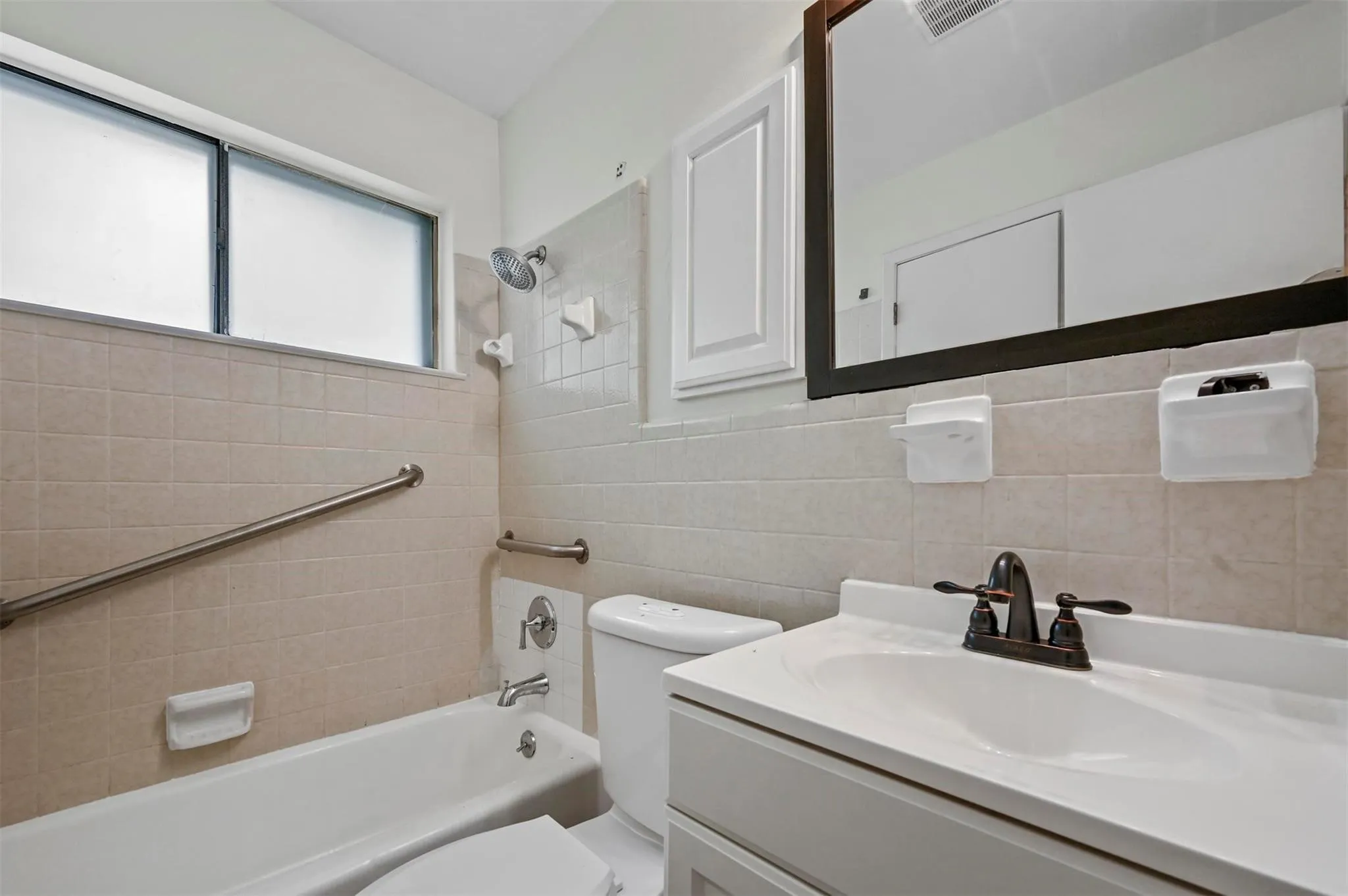 Single Family Residence For Sale in Tarrant County , 3463 Paint Trail, Fort Worth, Texas 76116, 3 Bedrooms, 2 Bathrooms, 1 Garage spaces, 1,186 Sqft, built in 1959, Price $195,000, mls#21135563, Real Estate Agent in Fort Worth, Homes For Sale in Tarrant county, Homes For Sale in Fort Worth, Realtor in Fort Worth Texas, Real Estate Brokerage Independent Realty Texas, Luminita Cordes Realtor
