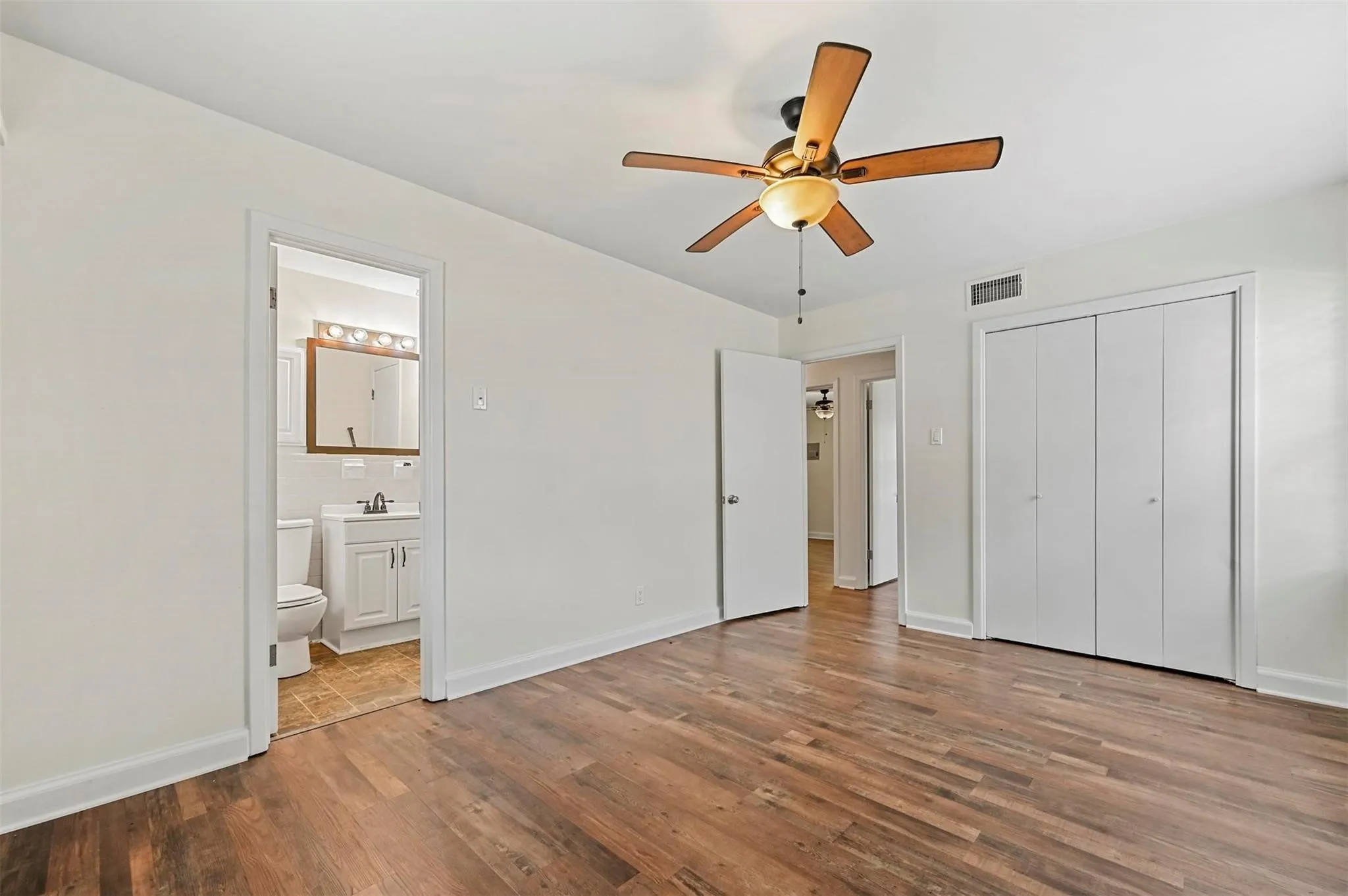 Single Family Residence For Sale in Tarrant County , 3463 Paint Trail, Fort Worth, Texas 76116, 3 Bedrooms, 2 Bathrooms, 1 Garage spaces, 1,186 Sqft, built in 1959, Price $195,000, mls#21135563, Real Estate Agent in Fort Worth, Homes For Sale in Tarrant county, Homes For Sale in Fort Worth, Realtor in Fort Worth Texas, Real Estate Brokerage Independent Realty Texas, Luminita Cordes Realtor