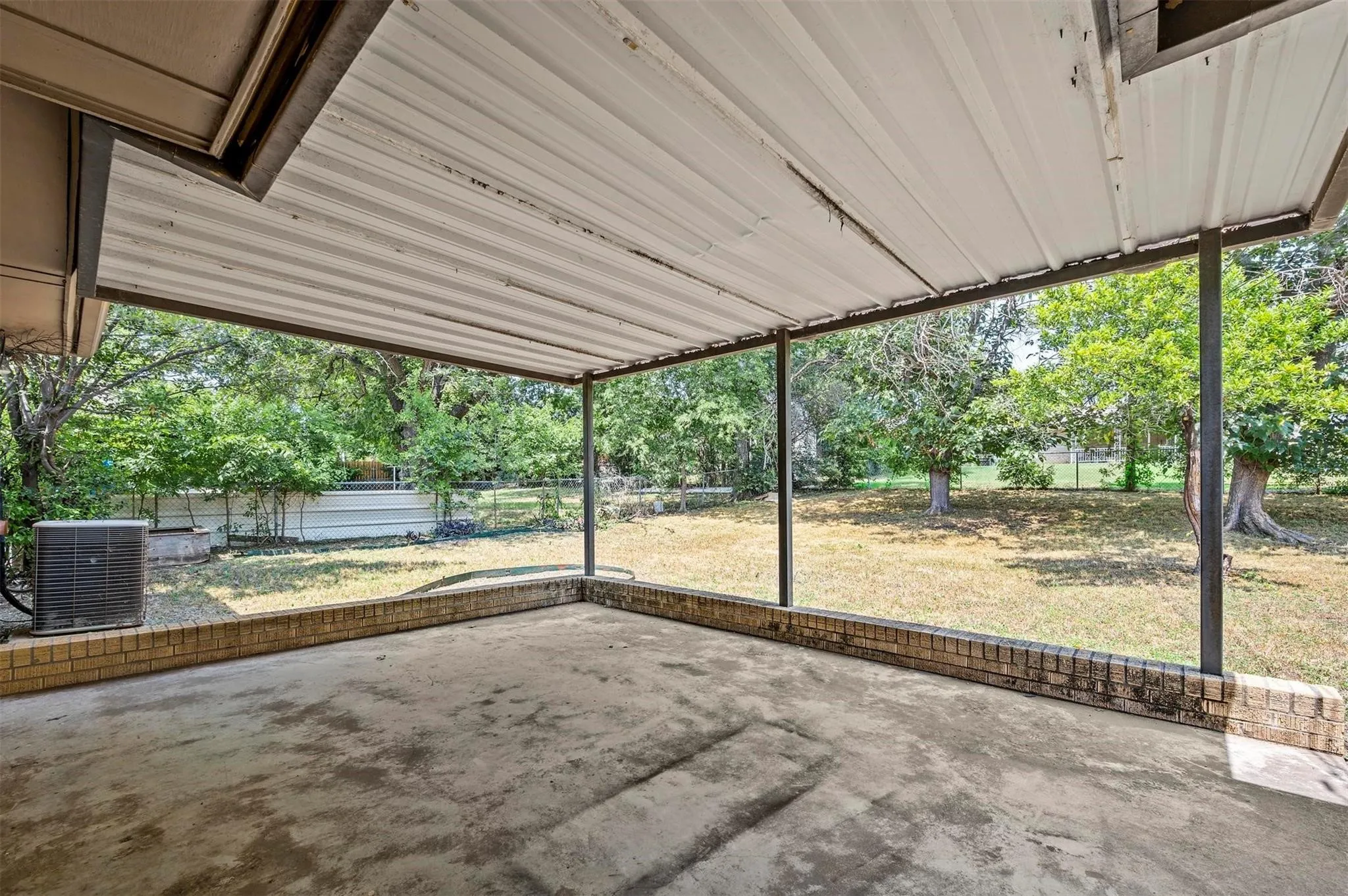 Single Family Residence For Sale in Tarrant County , 3463 Paint Trail, Fort Worth, Texas 76116, 3 Bedrooms, 2 Bathrooms, 1 Garage spaces, 1,186 Sqft, built in 1959, Price $195,000, mls#21135563, Real Estate Agent in Fort Worth, Homes For Sale in Tarrant county, Homes For Sale in Fort Worth, Realtor in Fort Worth Texas, Real Estate Brokerage Independent Realty Texas, Luminita Cordes Realtor