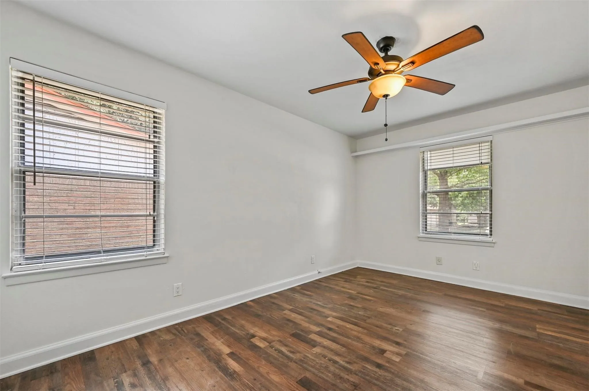 Single Family Residence For Sale in Tarrant County , 3463 Paint Trail, Fort Worth, Texas 76116, 3 Bedrooms, 2 Bathrooms, 1 Garage spaces, 1,186 Sqft, built in 1959, Price $195,000, mls#21135563, Real Estate Agent in Fort Worth, Homes For Sale in Tarrant county, Homes For Sale in Fort Worth, Realtor in Fort Worth Texas, Real Estate Brokerage Independent Realty Texas, Luminita Cordes Realtor